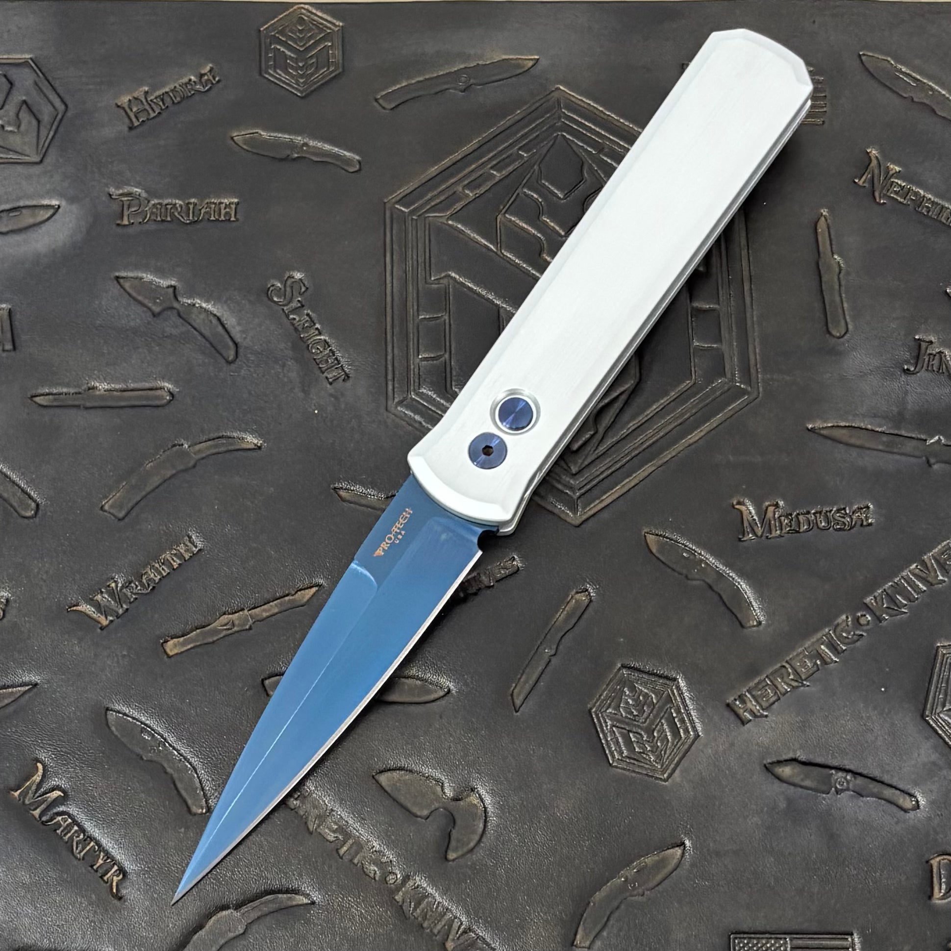 シークレットベース スカル 2 マンティス プロトタイプ 未開封品 Pro-Tech Godfather - Satin Silver Aluminum w/ Sapphire Hardware