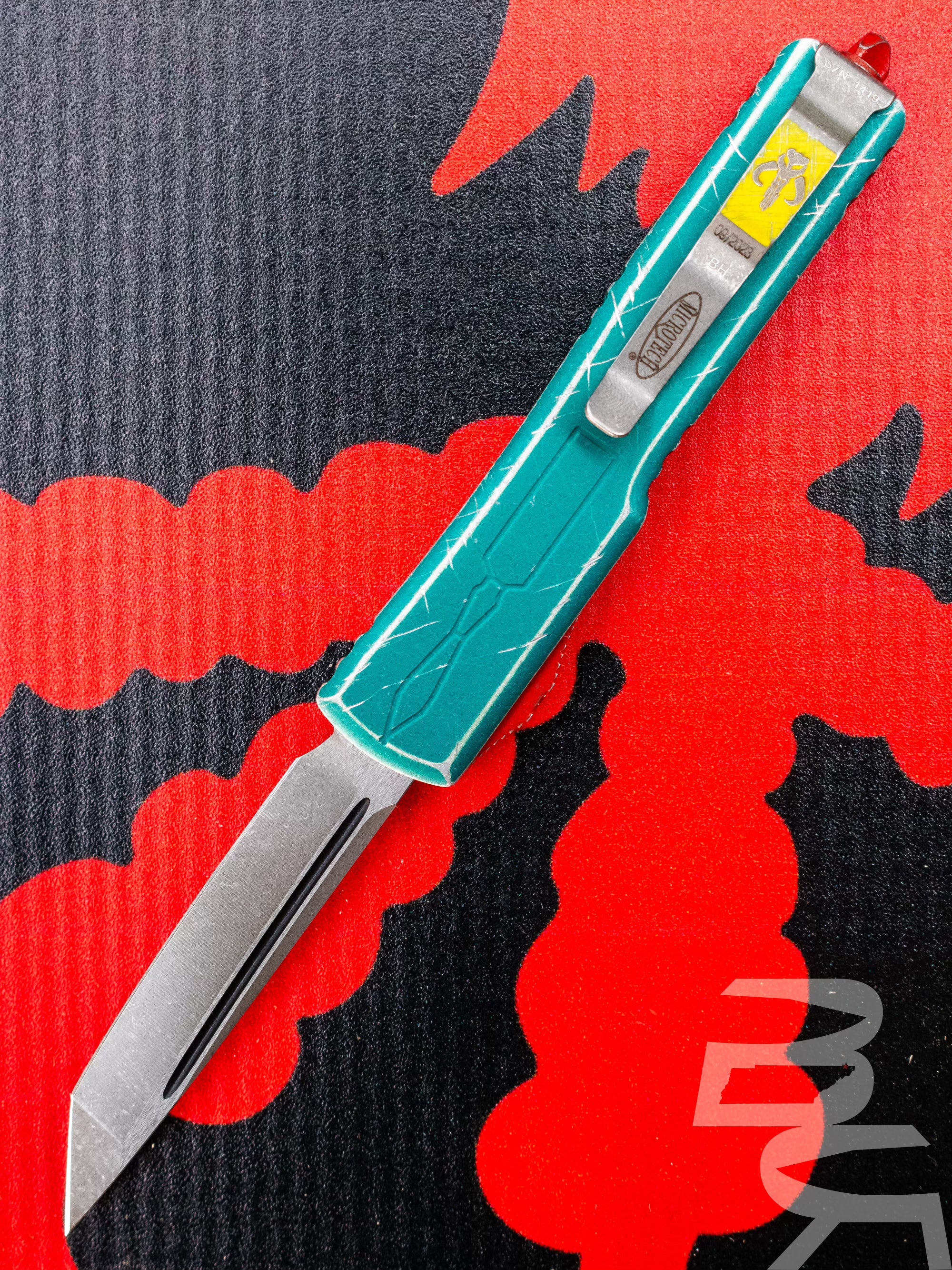 Microtech Knives UTX-70 T/E Bounty Hunter Pattern Aluminum Body w/ Apocalyptic Plain Edge Blade (2.42”) 149-10BH