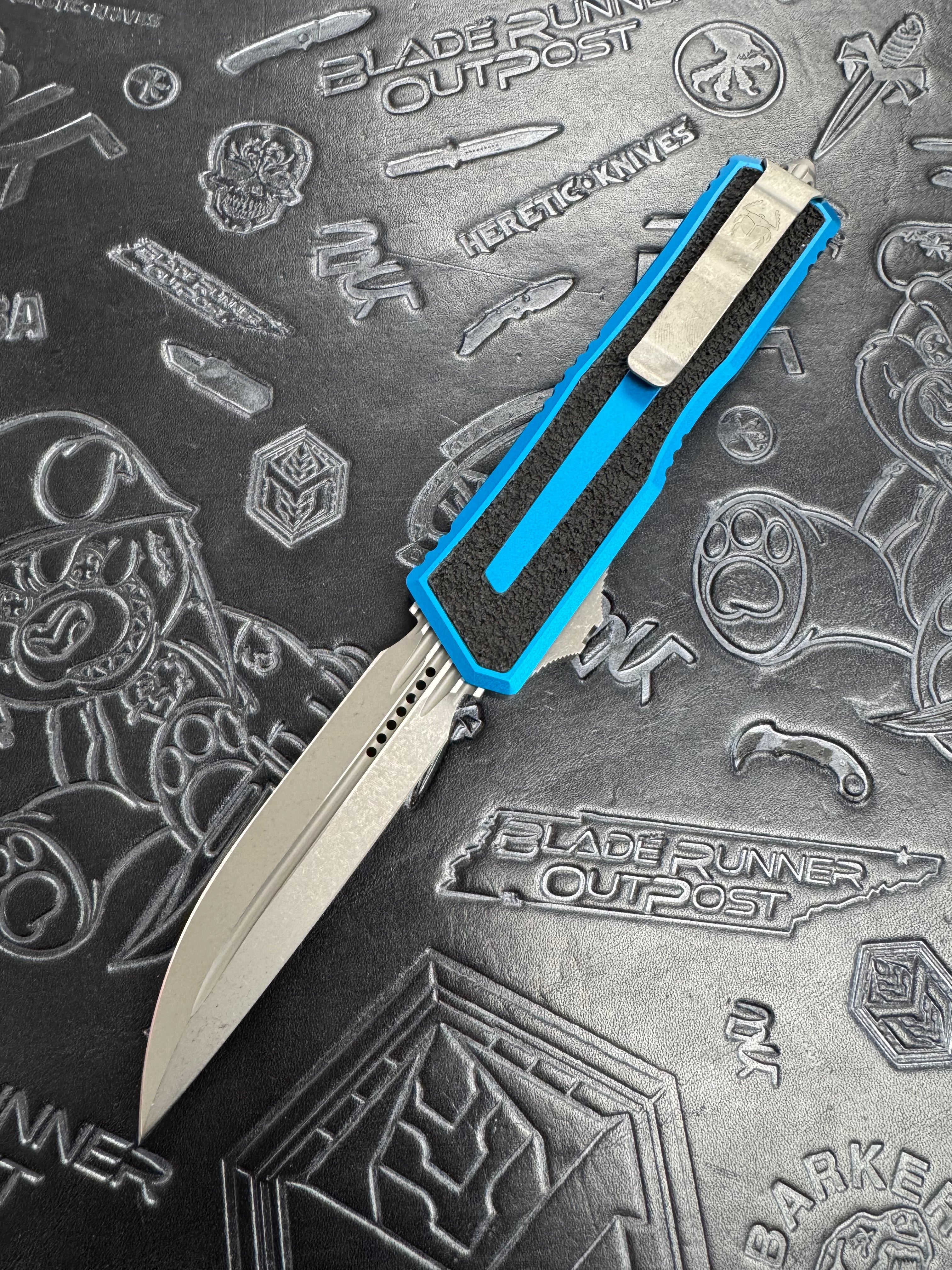 Microtech Scarab 2 Gen 3 - Blue Handles w/ D/E-S Apocalyptic M390MK  - Scarab II Gen III - 1180-10 APBL