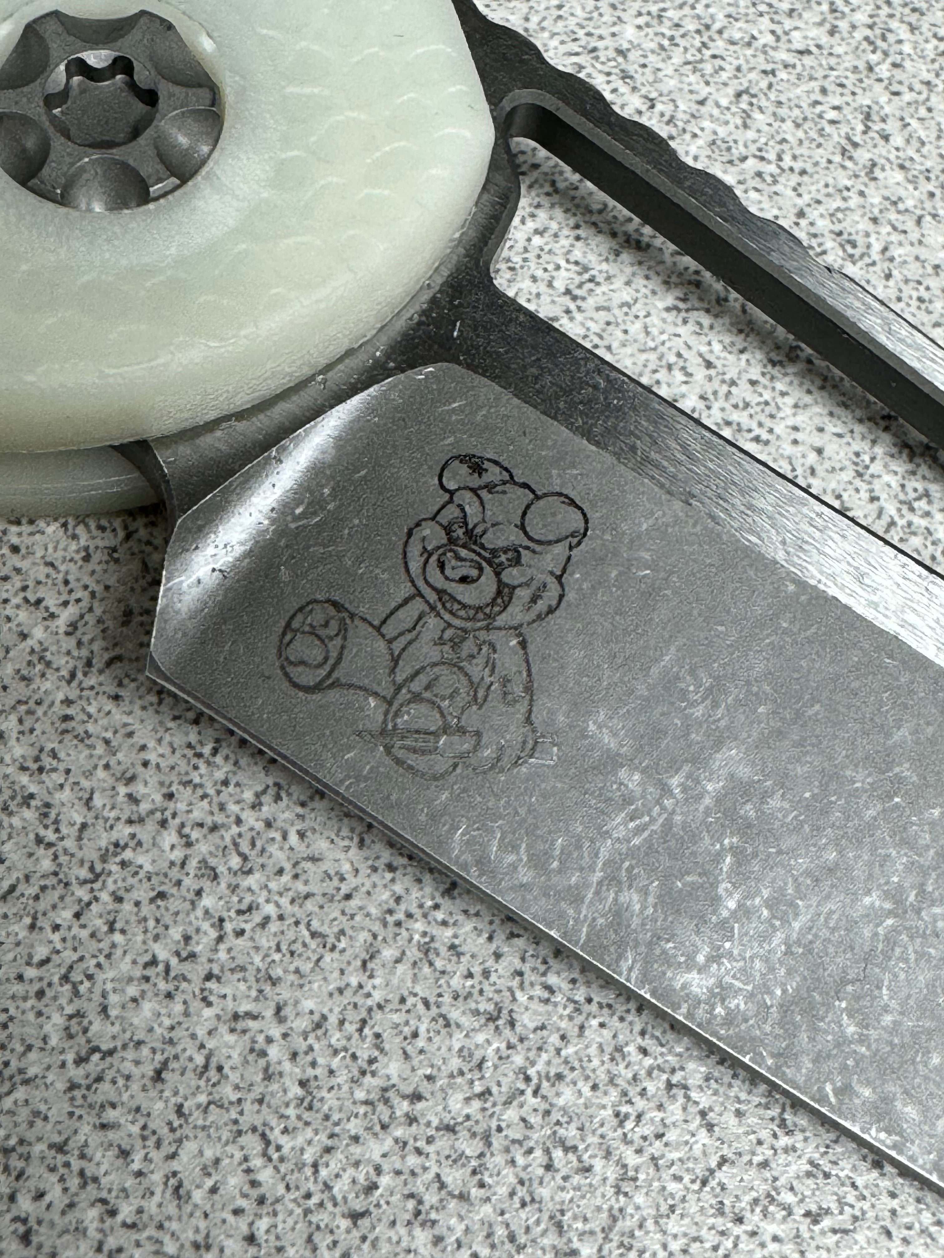 Heretic Mini Pariah Tanto Battleworn GITD Handle H053-5A-GLO BROP Exclusive Magnacut