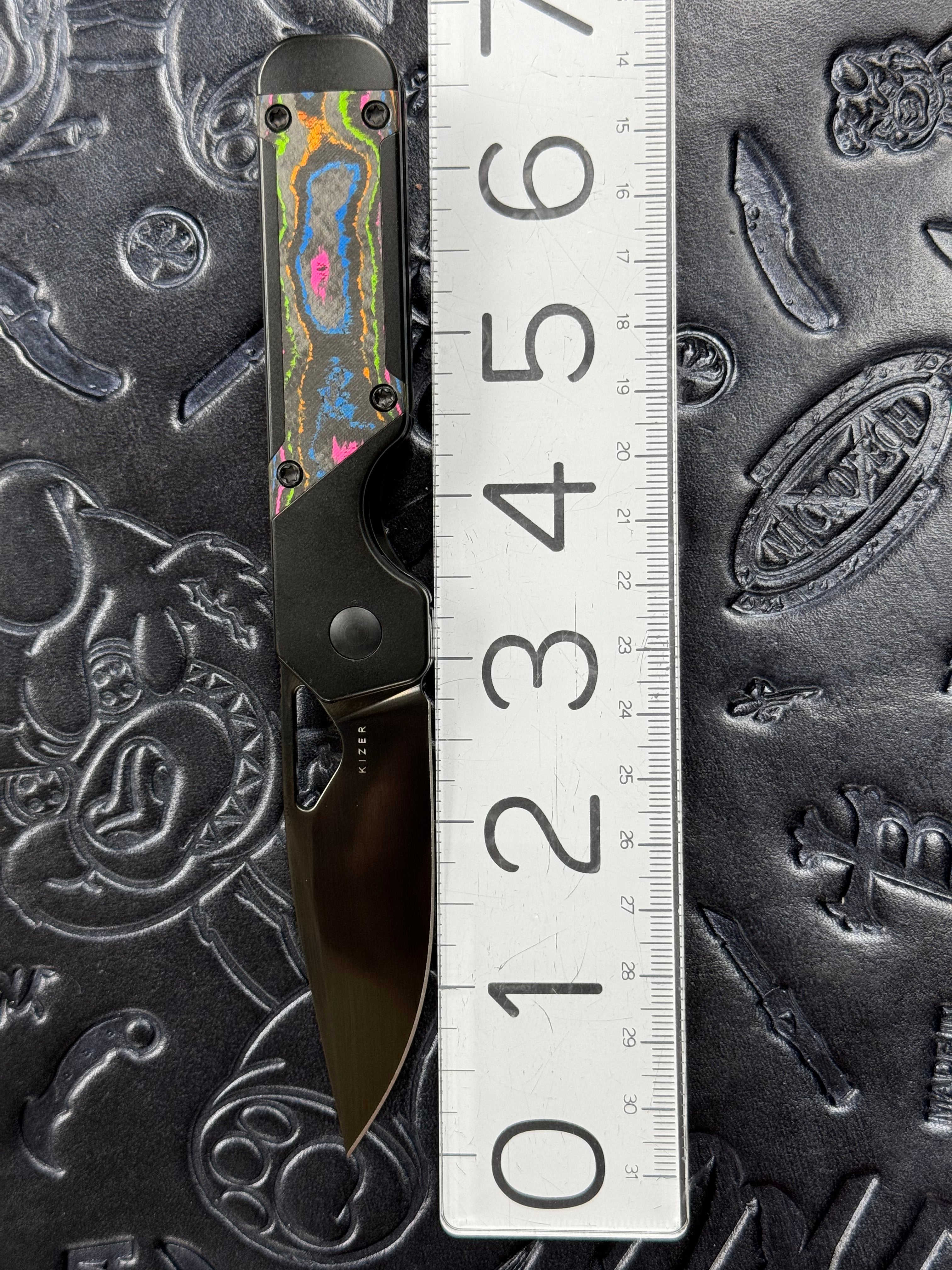 Kizer Mini Militaw - Titanium & 80s Camo Carbon - M390 Plain Edge - KI3634SA1