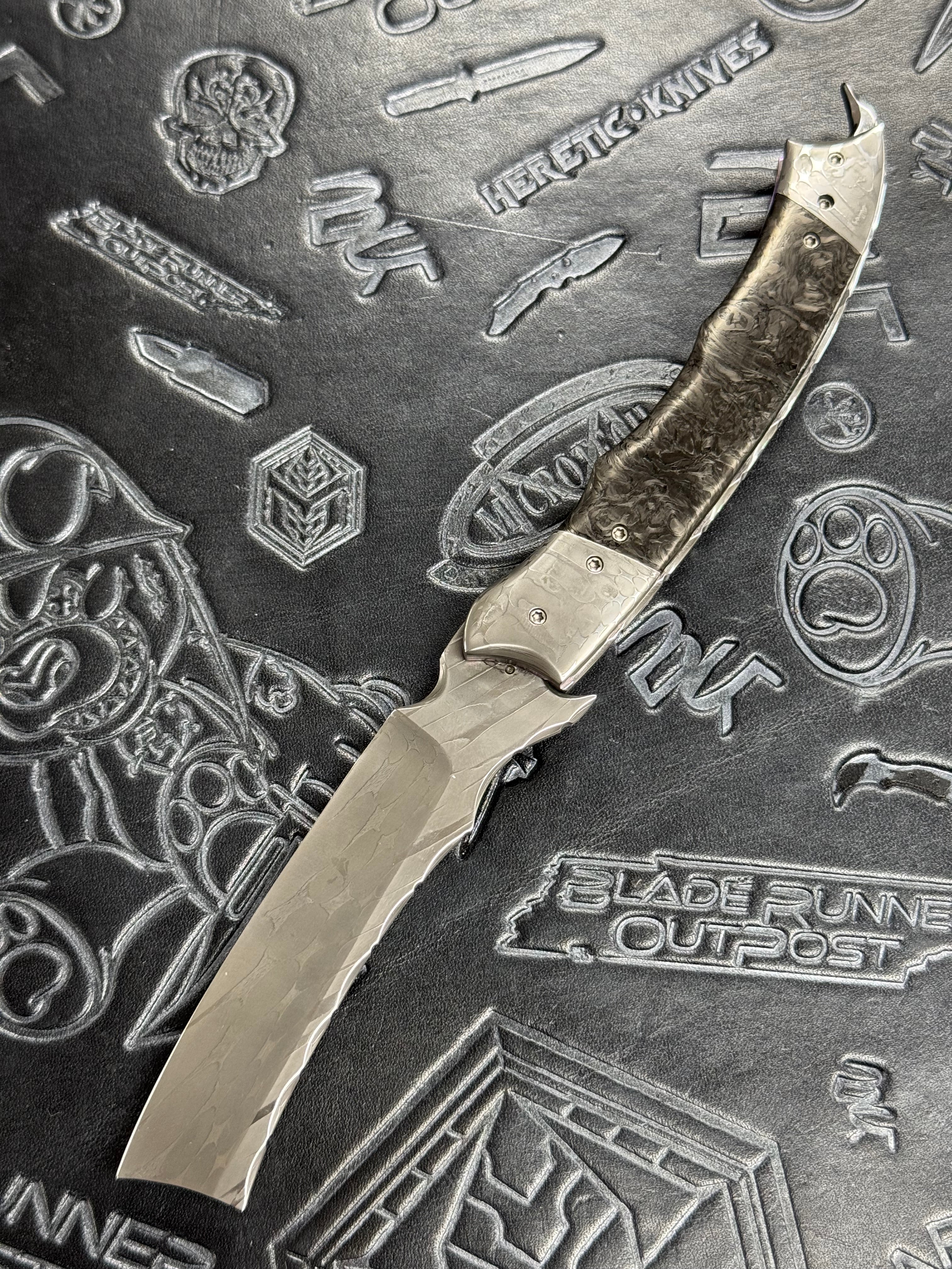 Pre Owned Valloton Crescent Razor Vegas Forge Barbwire Damascus Dark Matter CF D/A