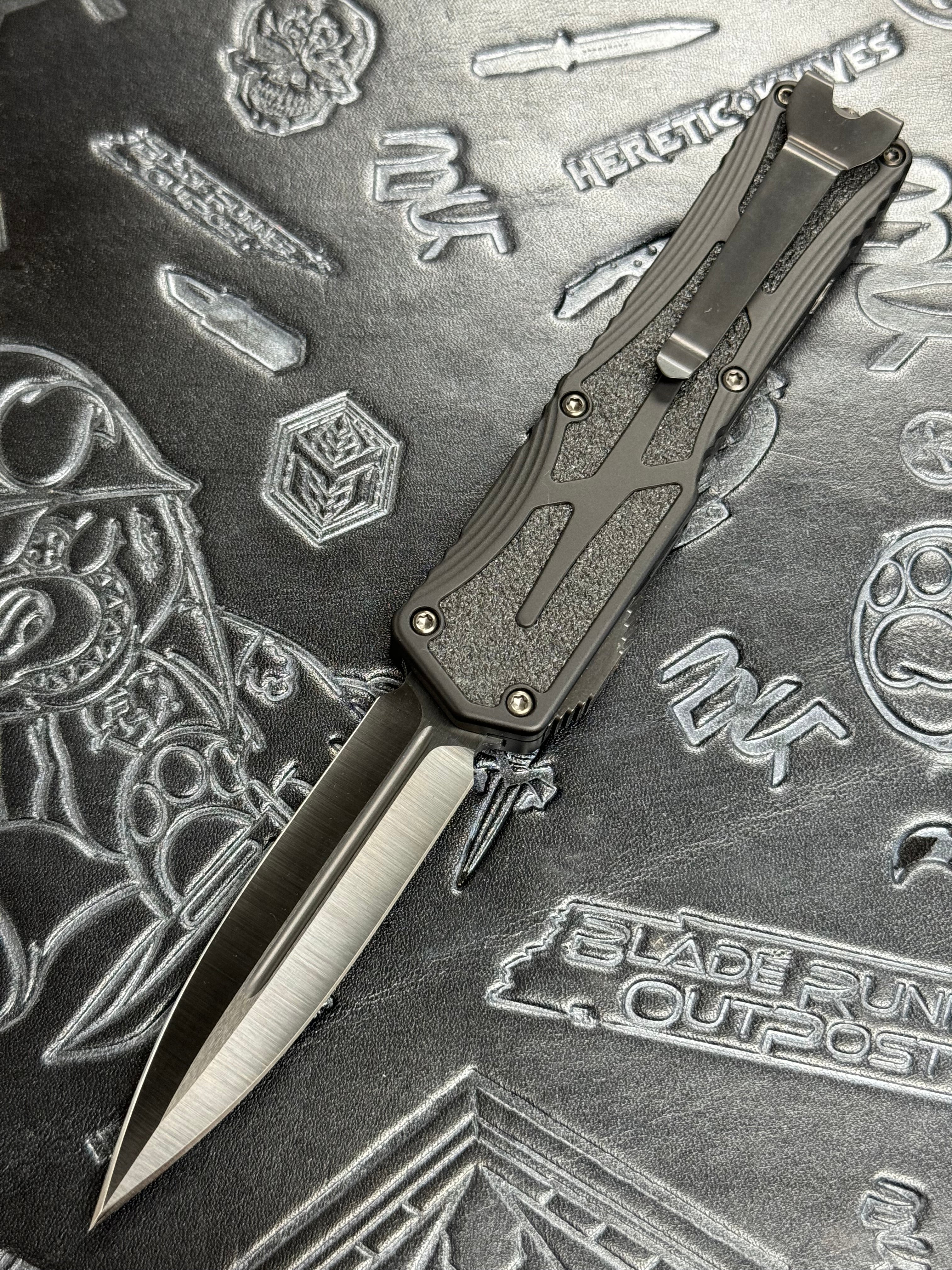 Pre Owned Heretic Knives Colossus Hand Ground DLC Double Edge & Black Handle w/ Fat Carbon Button Iconoclast