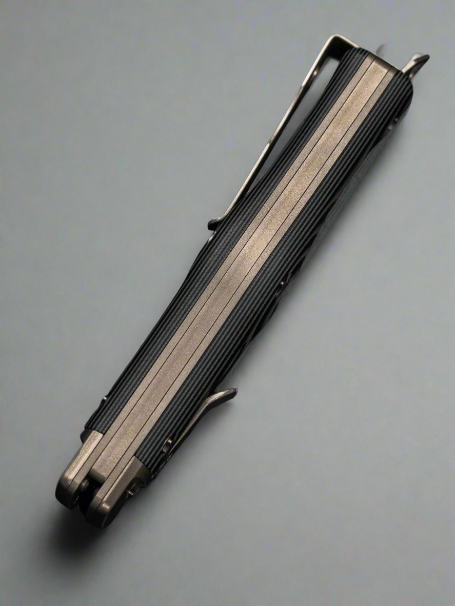 Pre Owned MICROTECH GREEN OSS COBRA KNIFE, AUTO LEVER LOCK, BLACK TWO TONE PART SER BLADE, 137-2GR