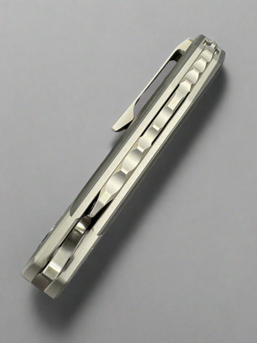 Reate Tiger - M390 Satin Blade - Black Camo Fat Carbon Handle - Zircuti Pivot Collar