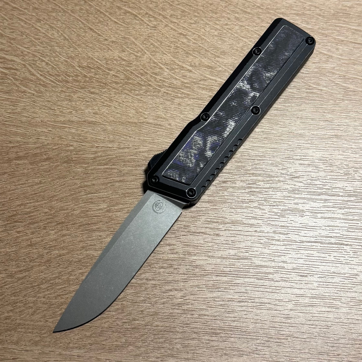 Chaves Dissident Drop Point - Black Battleworn Aluminum w/ Purple Flow Camo Carbon Inlay & Crosshatch Clip - Stonewash M390