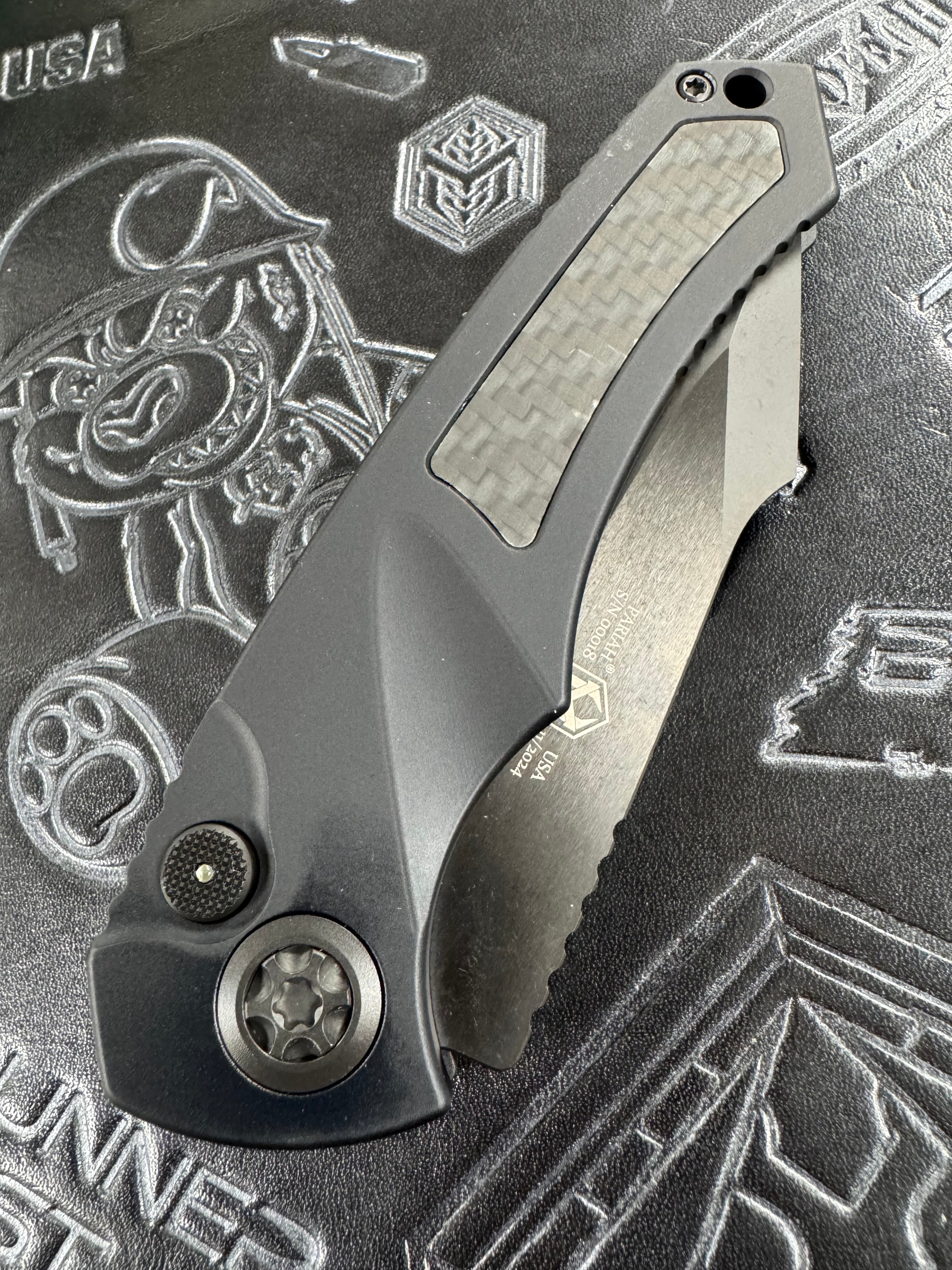 Heretic Knives Pariah Auto w/ Tritium Inlaid Button & GITD Carbon Fiber Inlays w/ DLC MagnaCut H048-6A-GLO/CF