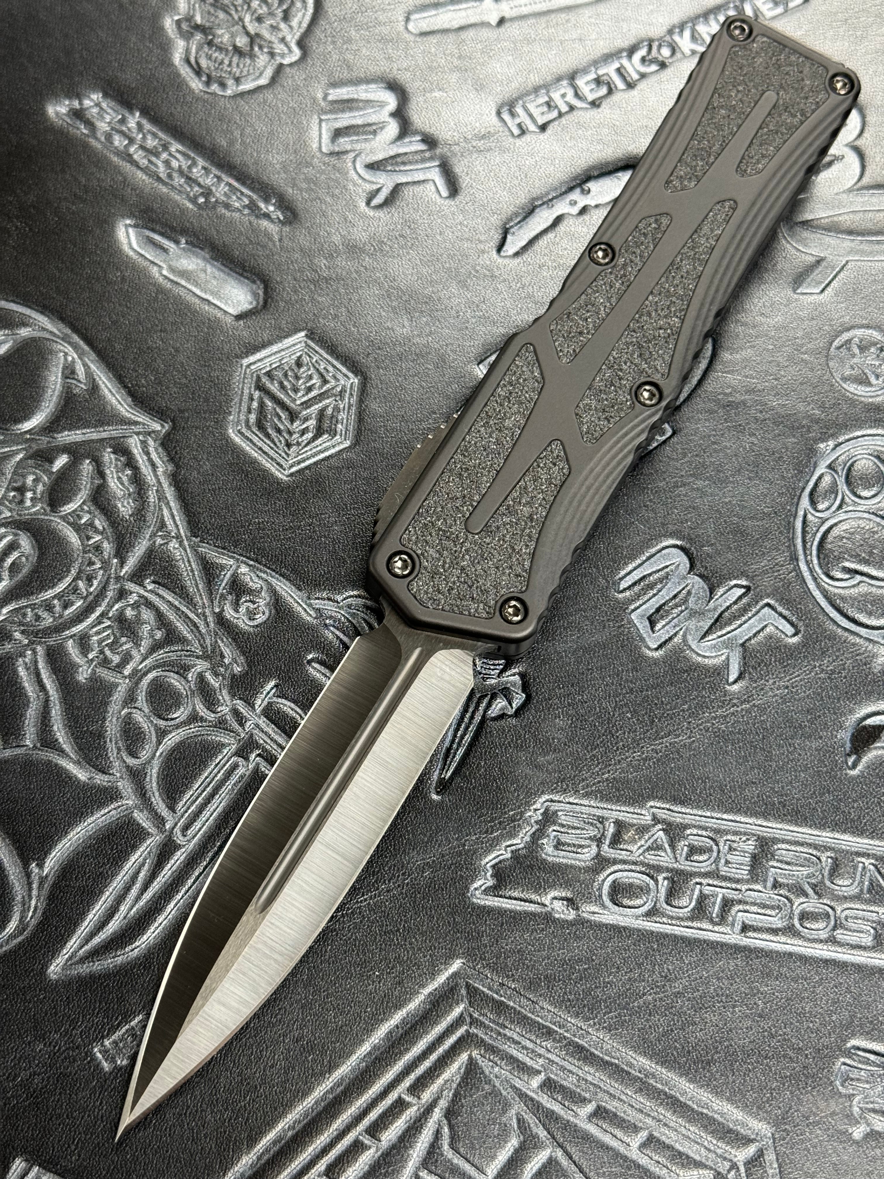 Pre Owned Heretic Knives Colossus Hand Ground DLC Double Edge & Black Handle w/ Fat Carbon Button Iconoclast