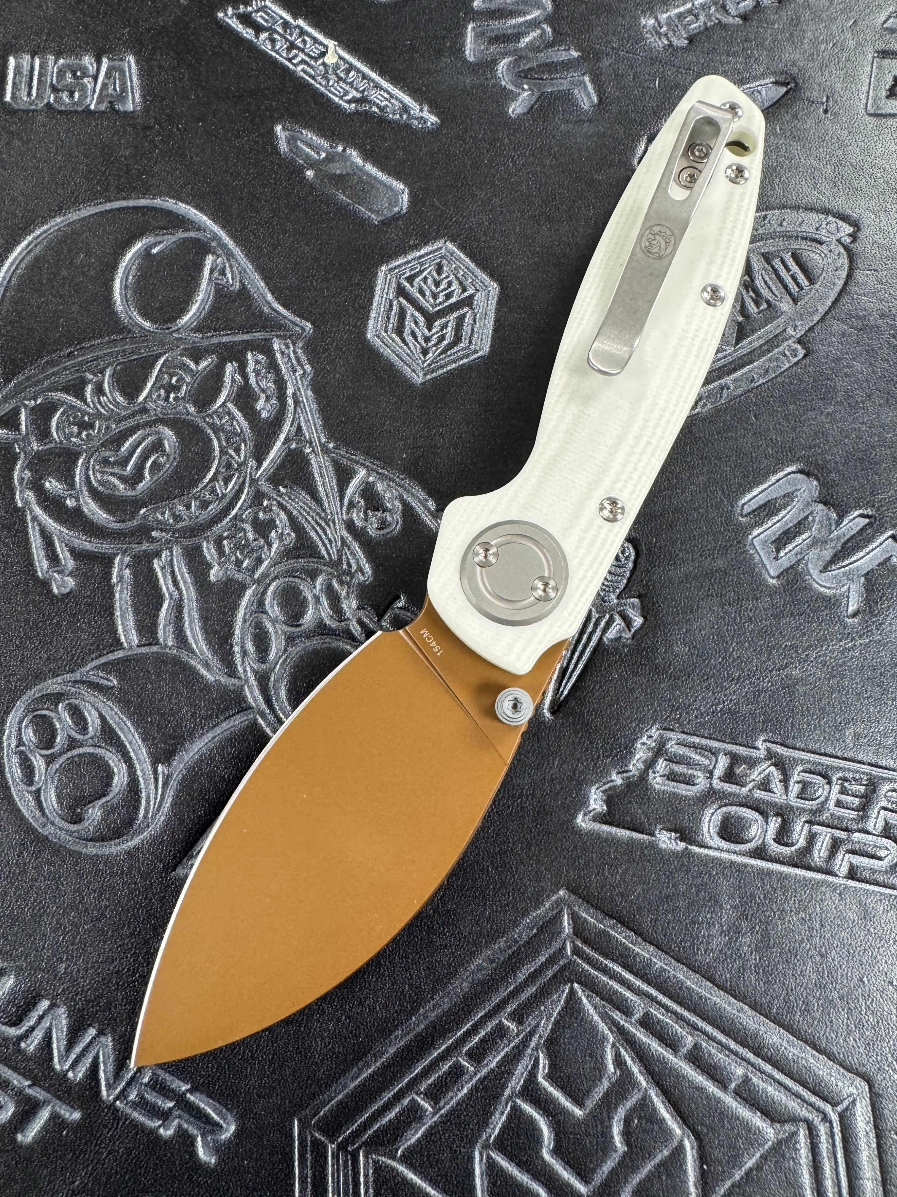 Vosteed Shilin Cutter™ - Vanchor Lock (2.90" 154CM Blade Gold Dunes & Norplex UltreX™ White G10 Handle) - A2803