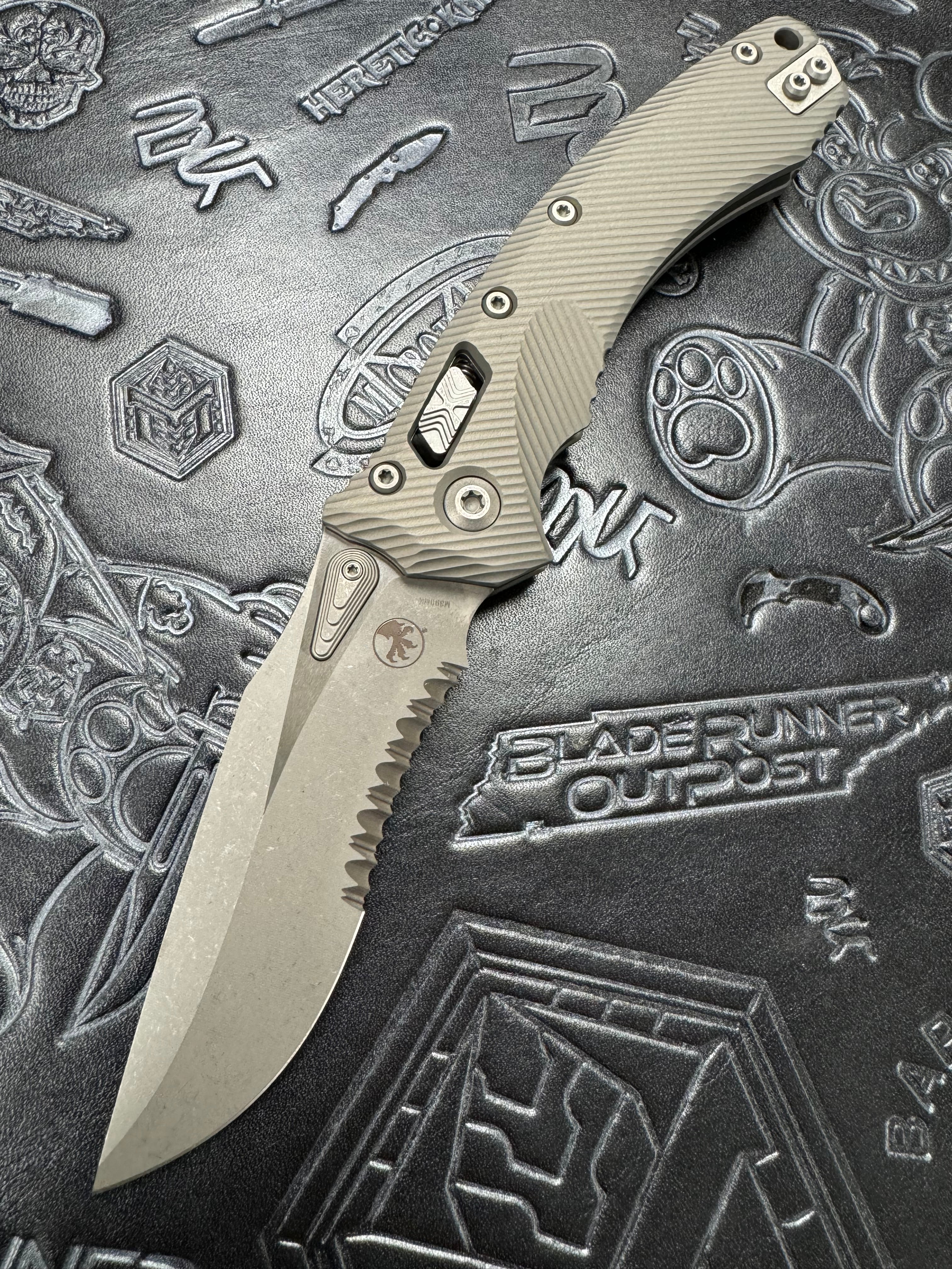 Microtech Amphibian RAM LOK Apocalyptic Natural Clear Fluted Aluminum & Partial Serrated M390MK 137RL-11 APFLNC