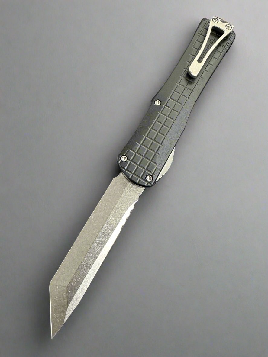 Heretic Knives Manticore X Black Frag Handle & Stonewash Tanto MagnaCut H031F-2A