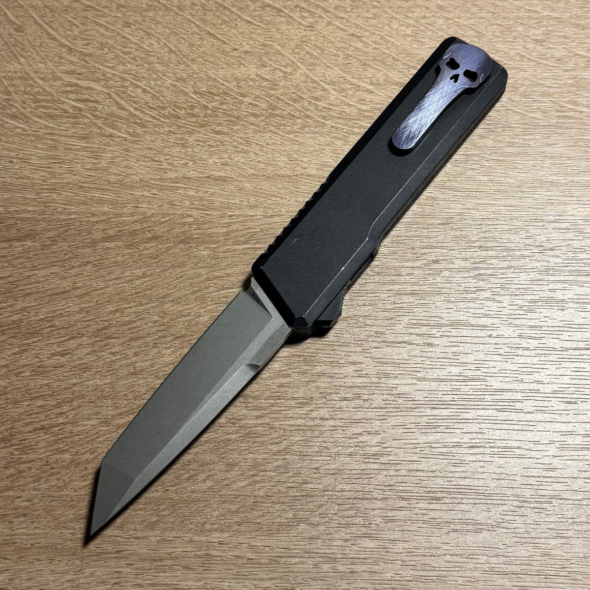 Chaves Dissident Tanto - Black Battleworn Aluminum w/ Purple Flow Camo Carbon Inlay & Crosshatch Clip - Stonewash M390