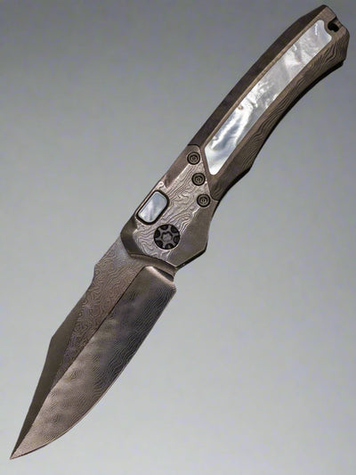 Pre Owned Heretic Wraith Auto Custom Fat Carbon Mother of Pearl, HG Vegas Forge Damascus Bowie w DLC Accents