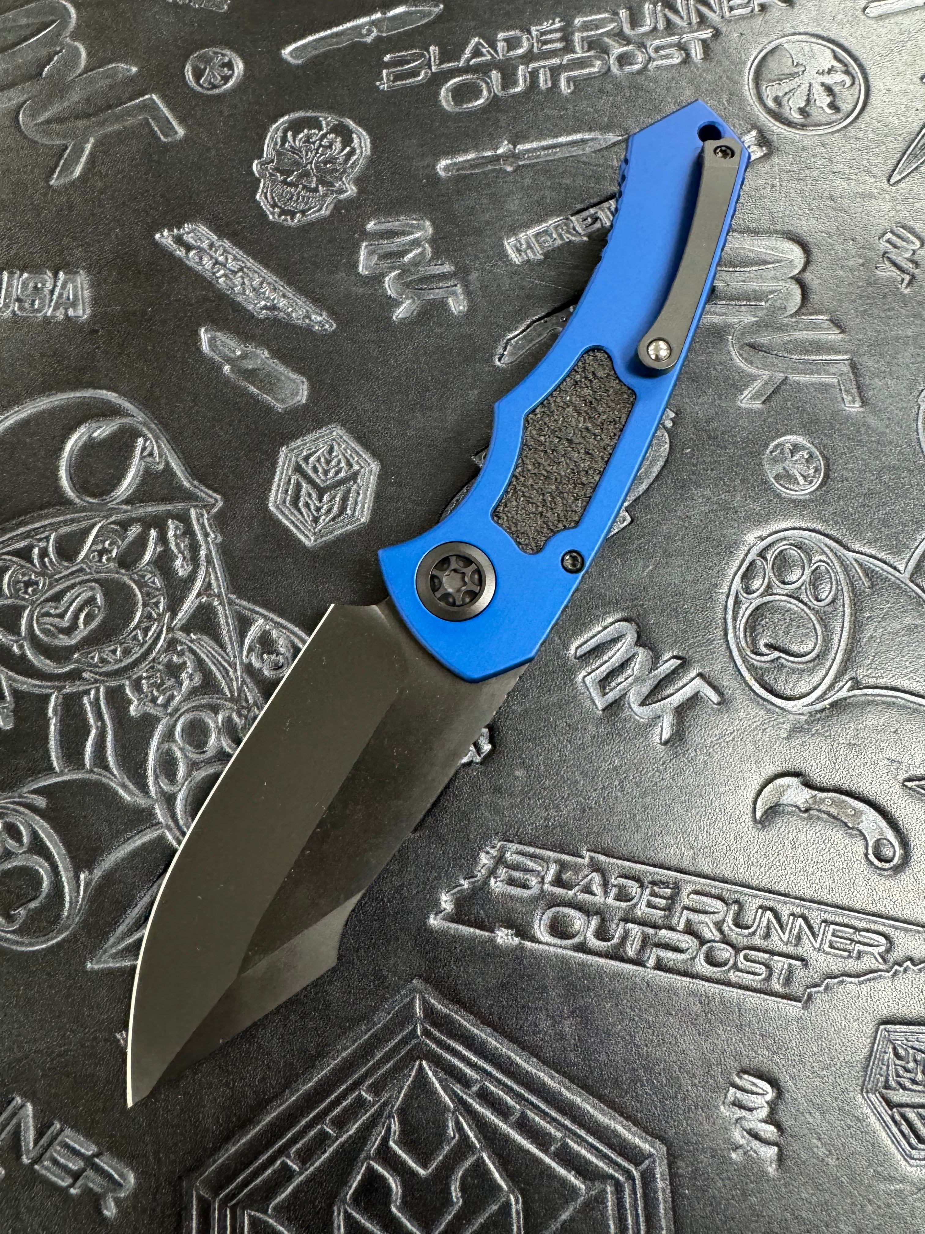 Heretic Knives Pariah Auto Blue Handle w/ Black Grip Inlays DLC Blade H048-6A-BLU