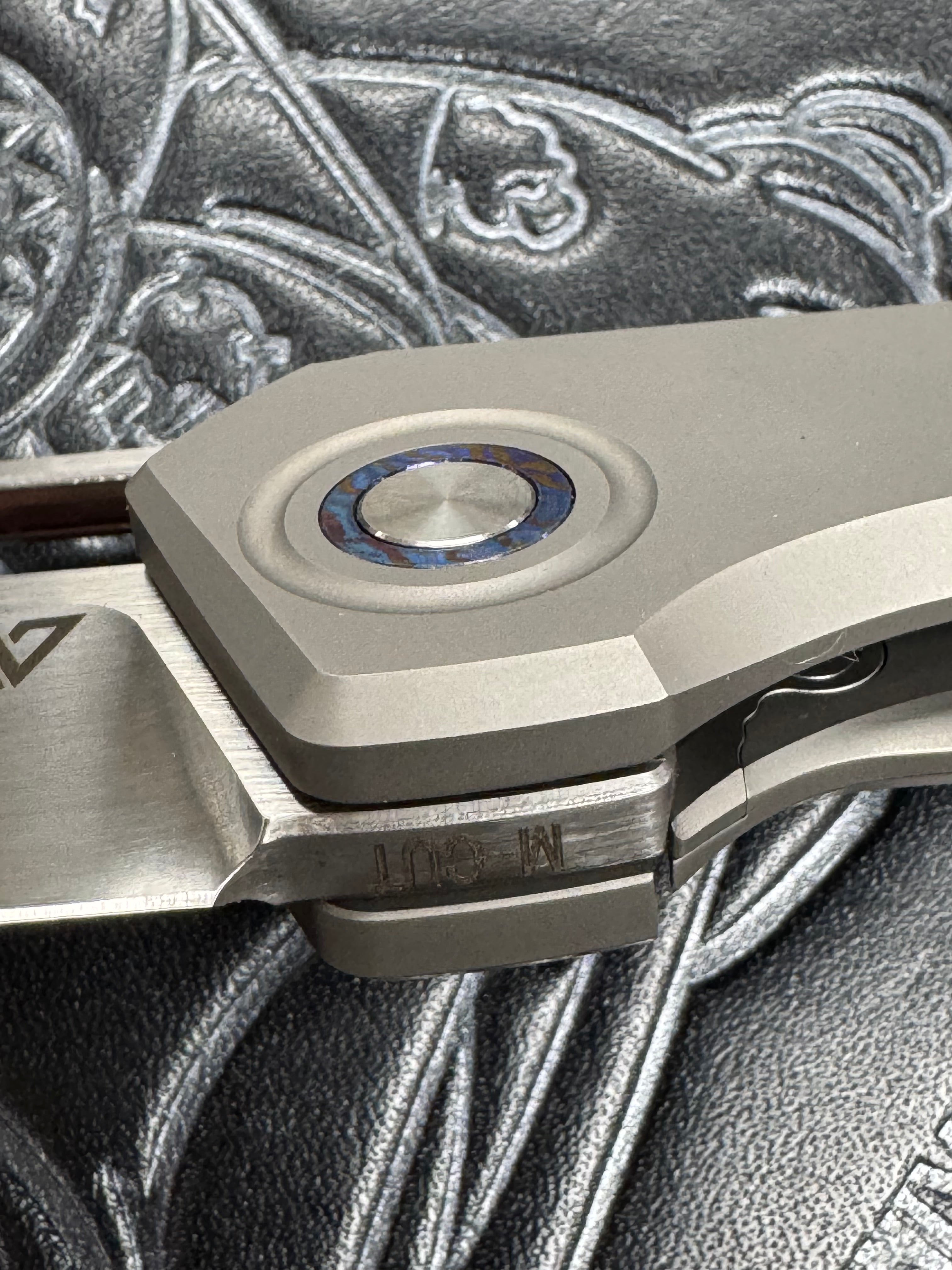 VANGUARD BREAKER POCKET KNIFE GRAY SANDBLASTED TITANIUM HANDLE MAGNACUT BLADE