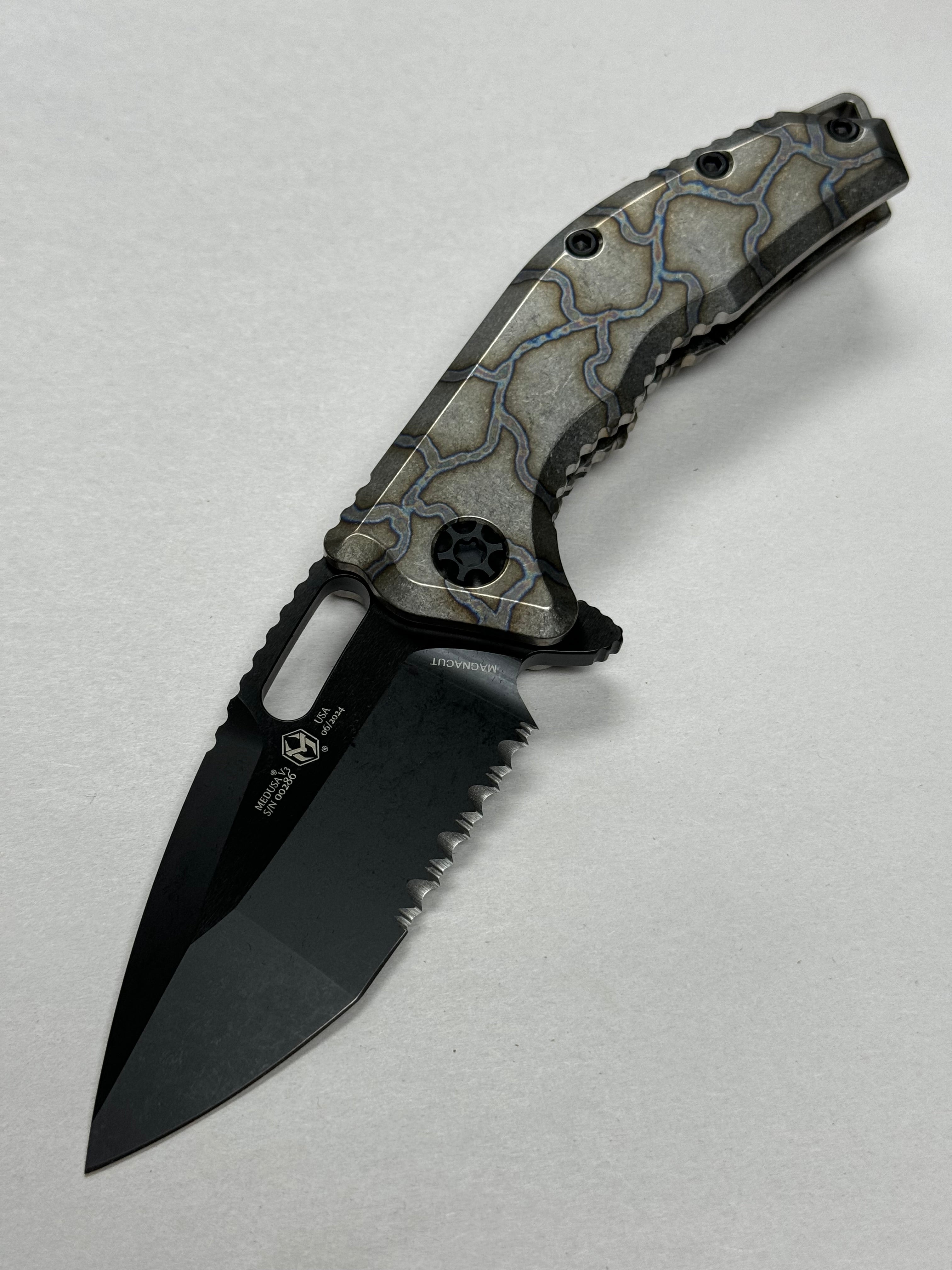 Heretic Knives Medusa Manual Flamed Titanium & Serrated DLC MagnaCut H009-6B-FTI