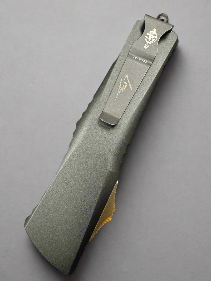 Microtech Combat Troodon DLC Hellhound w/ Fluted Ultem Top/Button 219-1DLCTULS