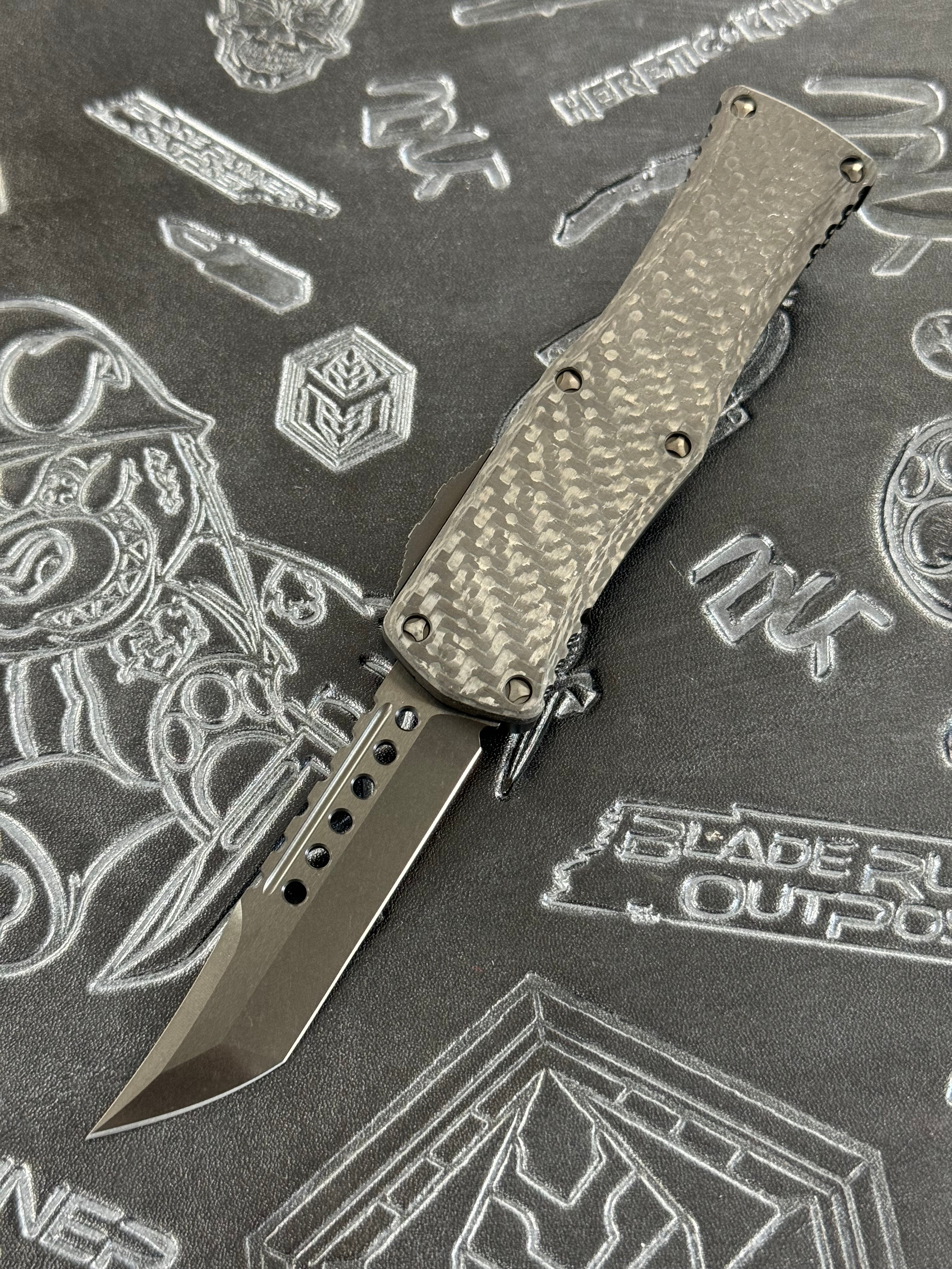MICROTECH HERA OTF KNIFE- HELLHOUND EDGE- SHADOW EDITION- Carbon Fiber Top - BLACK DLC BLADE 919-1 DLCTCFSH