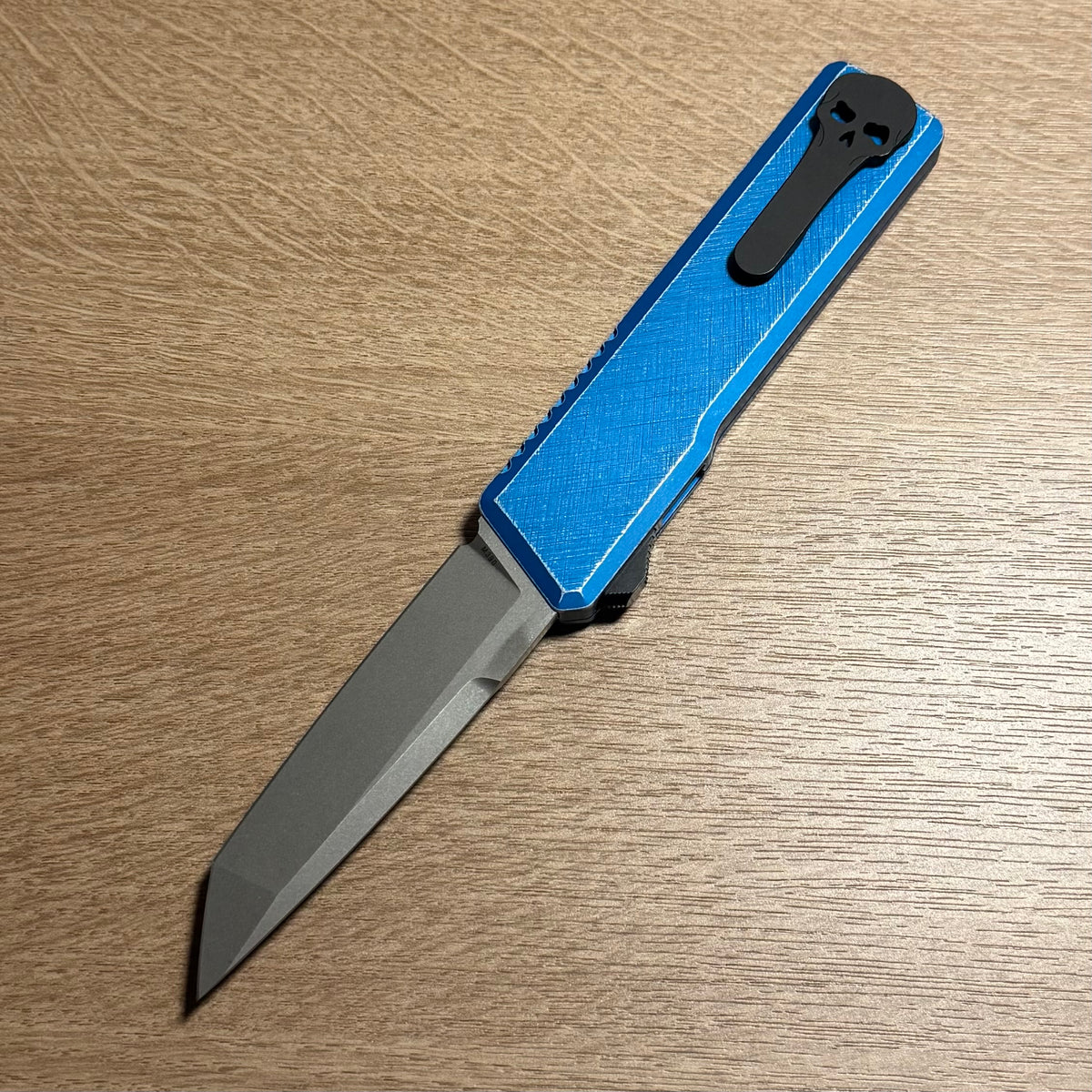 Chaves Dissident Tanto - Blue Crosshatch Aluminum w/ Nebula Fat Carbon Inlay - Stonewash M390