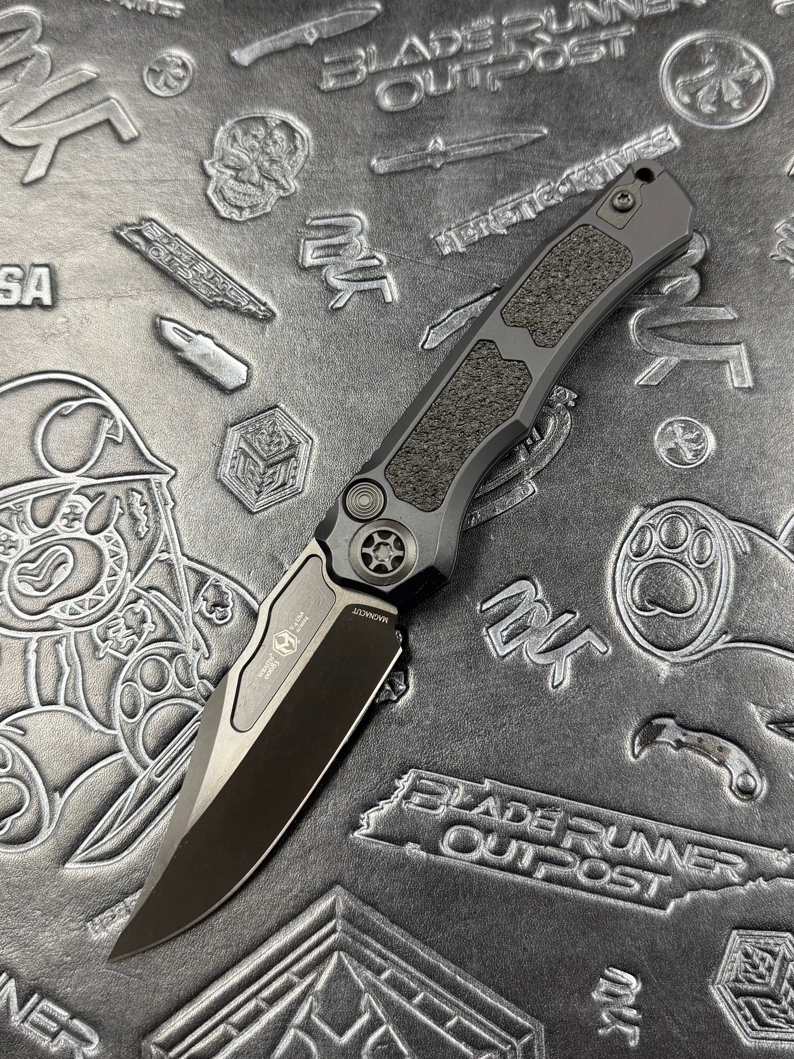 Heretic Knives Wraith Auto V4 w/ Black Handle & DLC Bowie MagnaCut Blade H002-6A-BLK