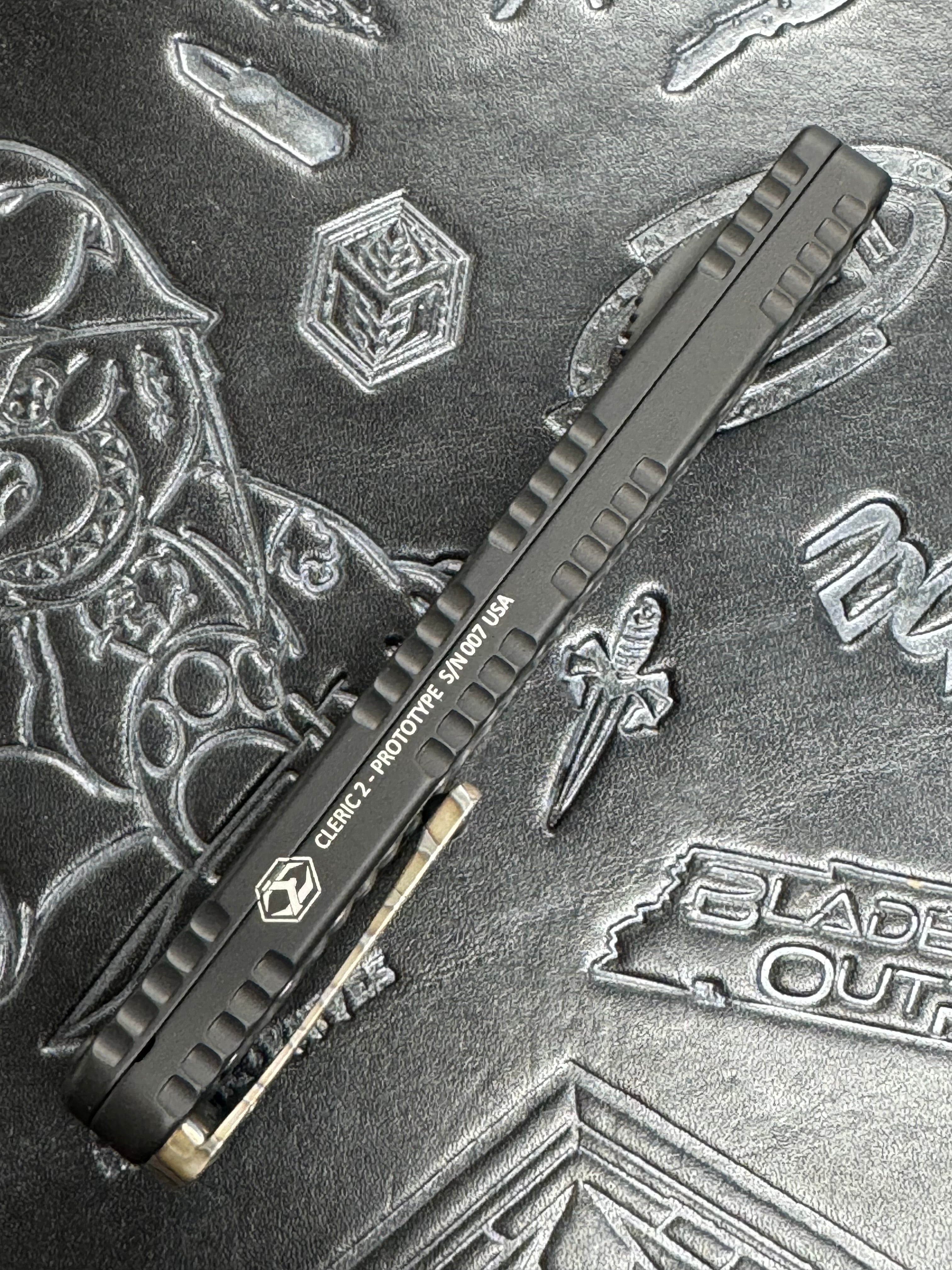 Pre Owned HERETIC KNIVES "CLERIC 2" ALUMINUM TEXTURED METAL INLAY 4.25" DAGGER (PROTOTYPE) SN:007