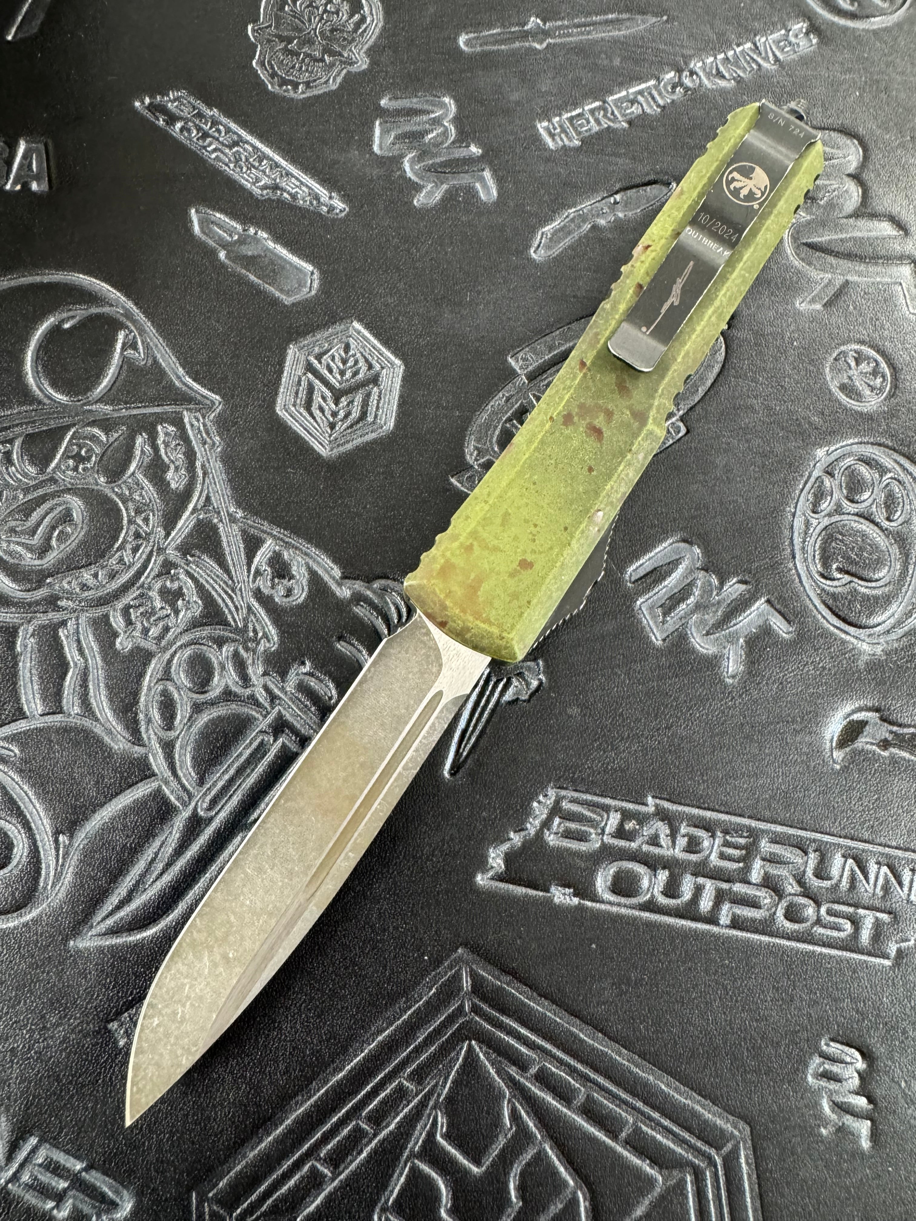 Microtech Ultratech S/E Single Edge Outbreak Deep Engraved Standard Signature Series 121-1 OBDS