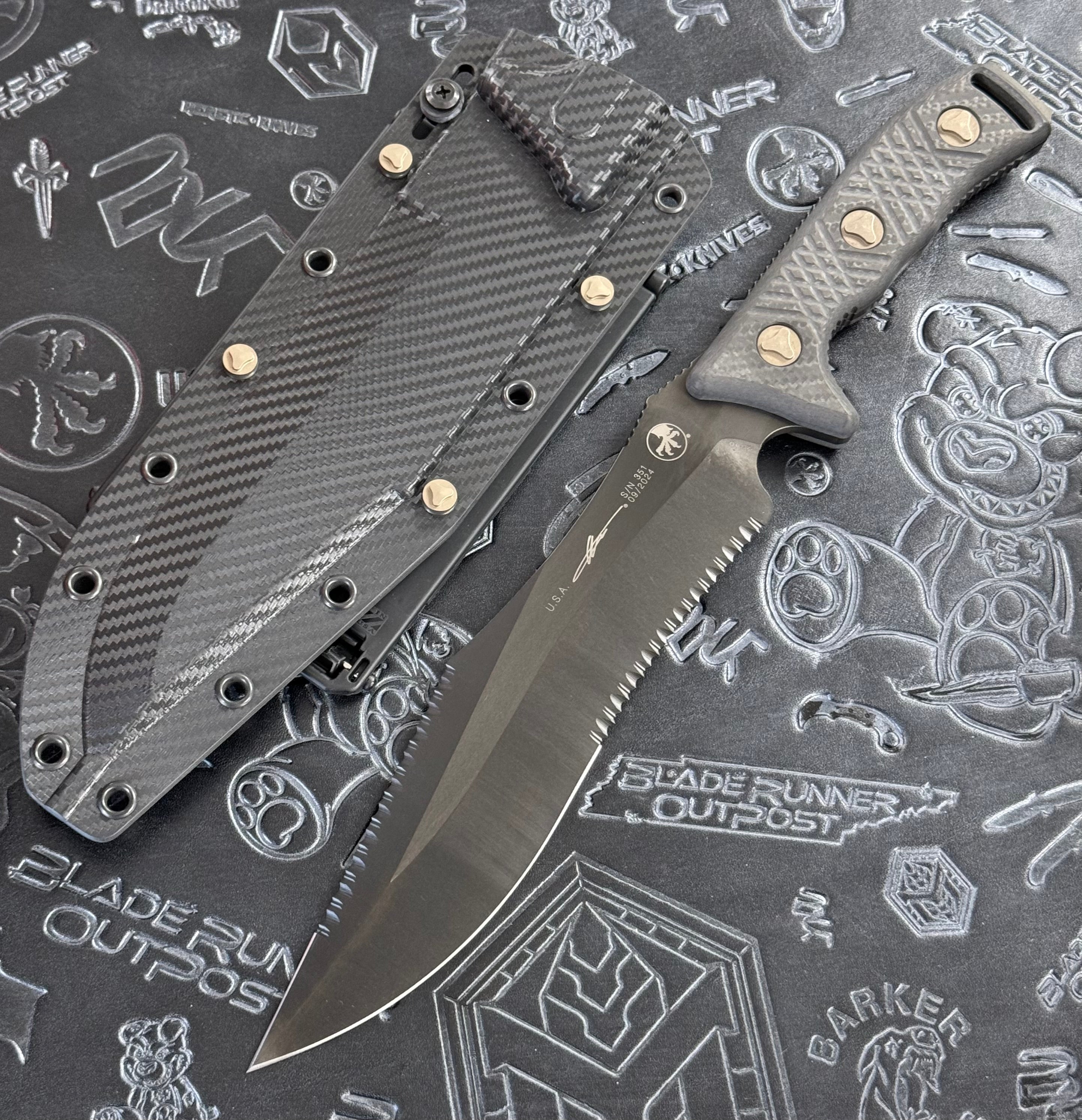 Microtech Arbiter DLC Stonewash Full Serrated & Carbon Fiber 104-3 DLCCFS