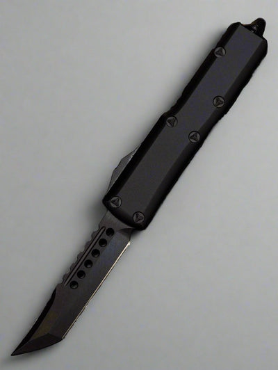 MICROTECH 719-1DLCTSH UTX-85 HELLHOUND SHADOW OTF AUTO SIGNATURE SERIES ENGRAVED DLC STANDARD BLADE WITH BLACK ALUMINUM HANDLES/ DLC HARDWARE