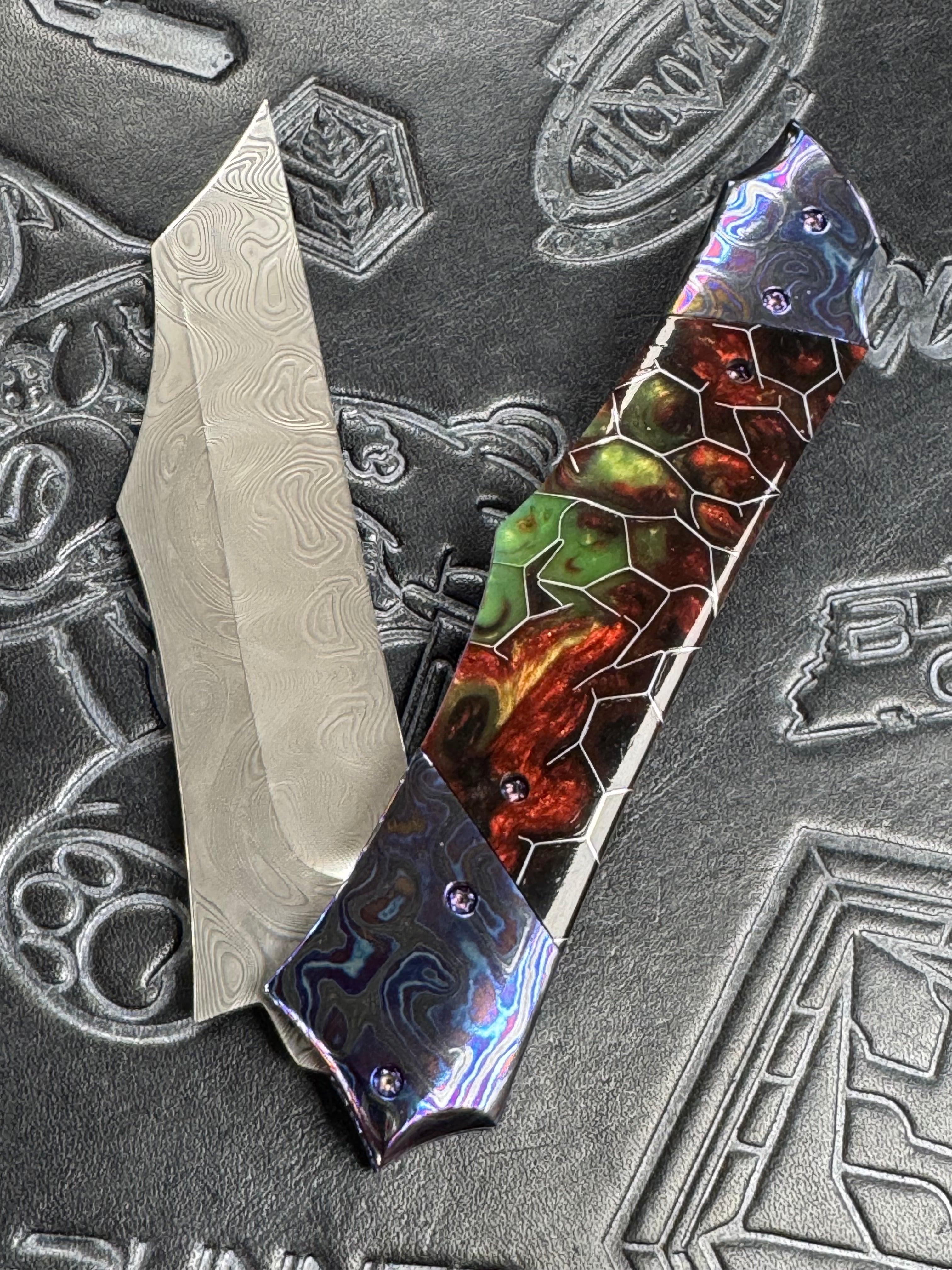 Valloton Executioner Damasteel Grosserosen Pattern Voodoo Resin Black Dragon Fire Timascus Collars
