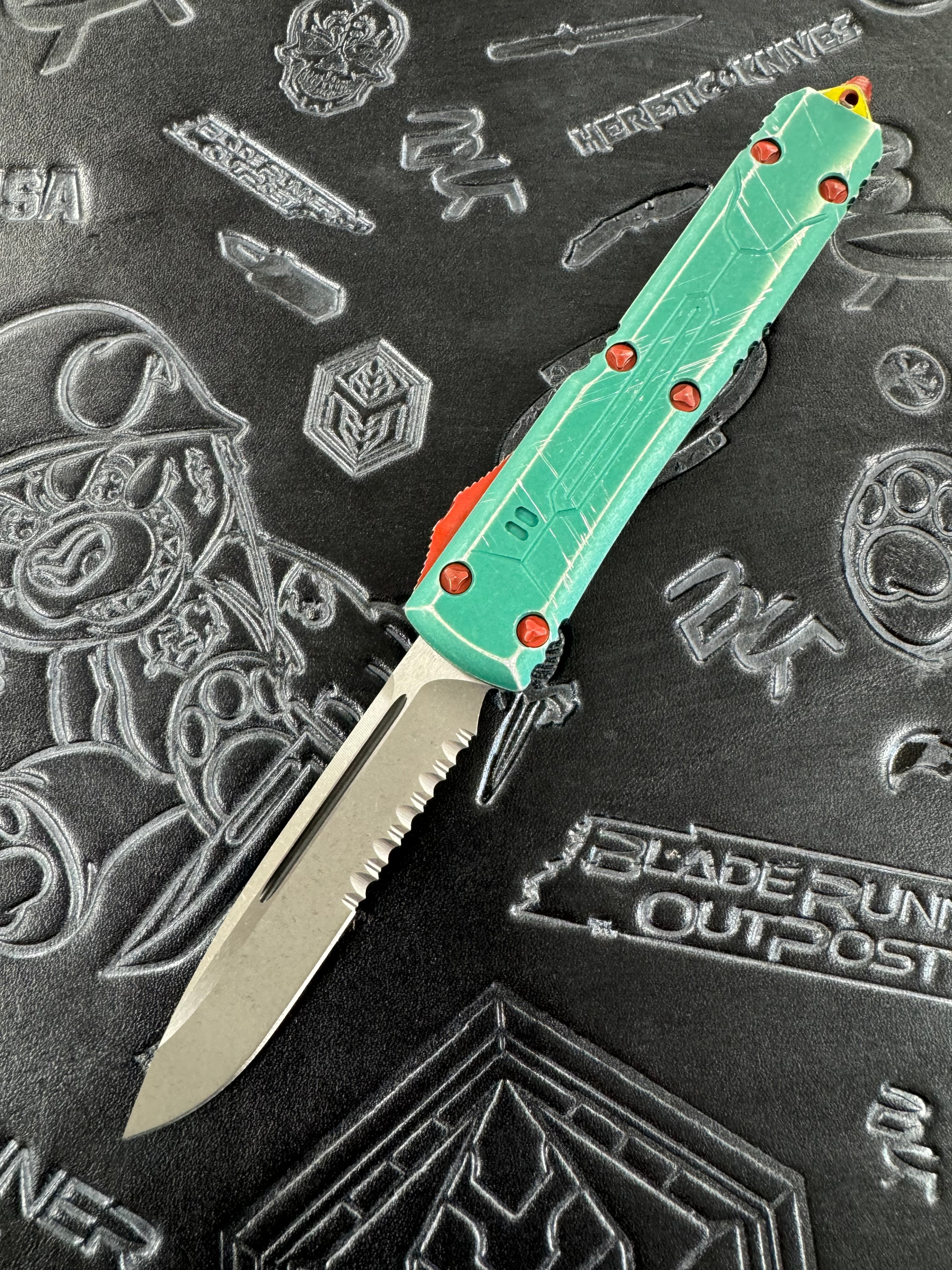 Microtech Ultratech Bounty Hunter w/ Drop Point Partial Serrated Stonewash 121-11BH