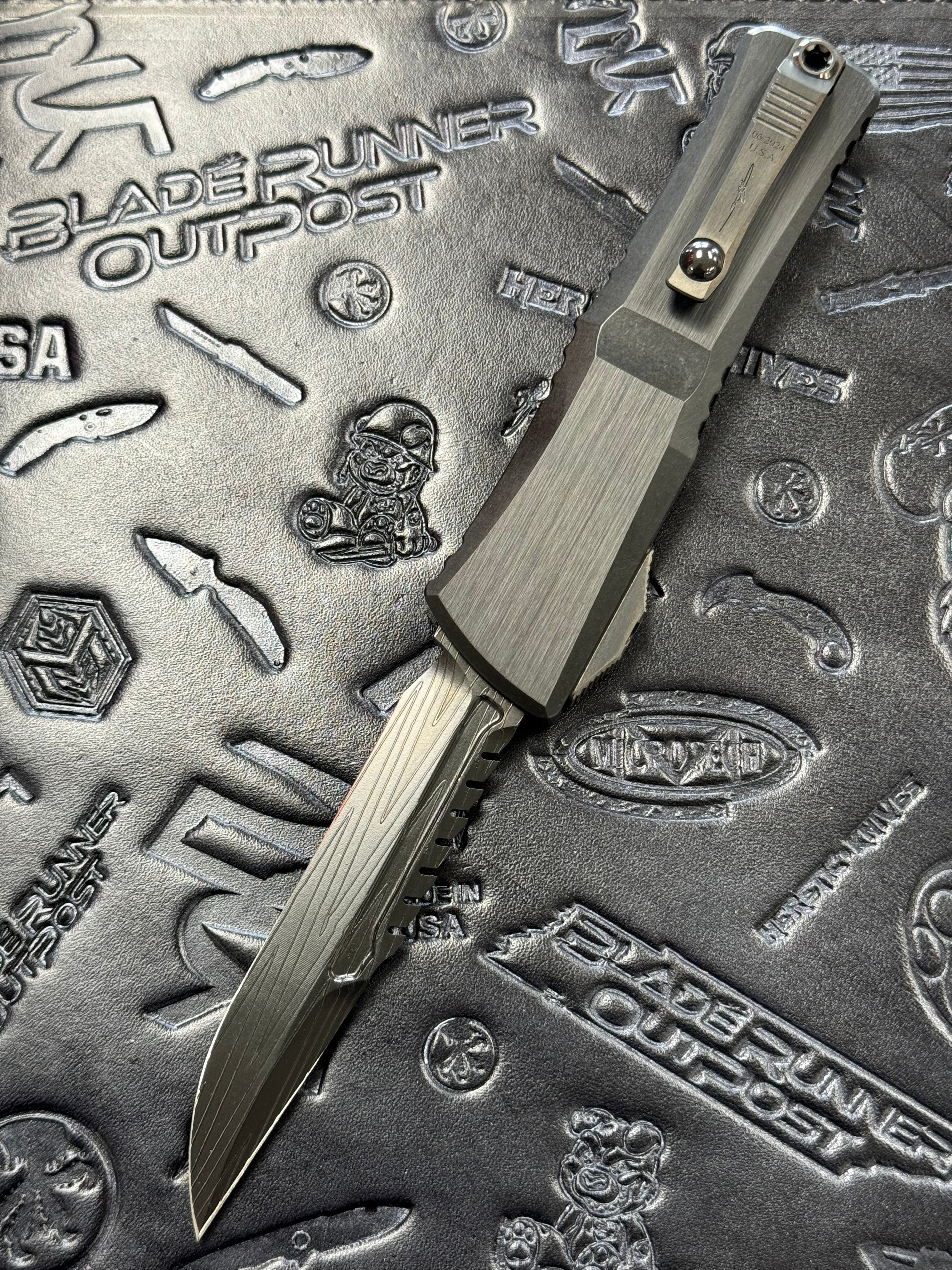 Microtech Knives Combat Troodon Gen III LT Interceptor Vegas Forge DLC Damascus & Black Hefted Handle w/ Two Tone DLC Hardware Signature Series 1217-16 MS4