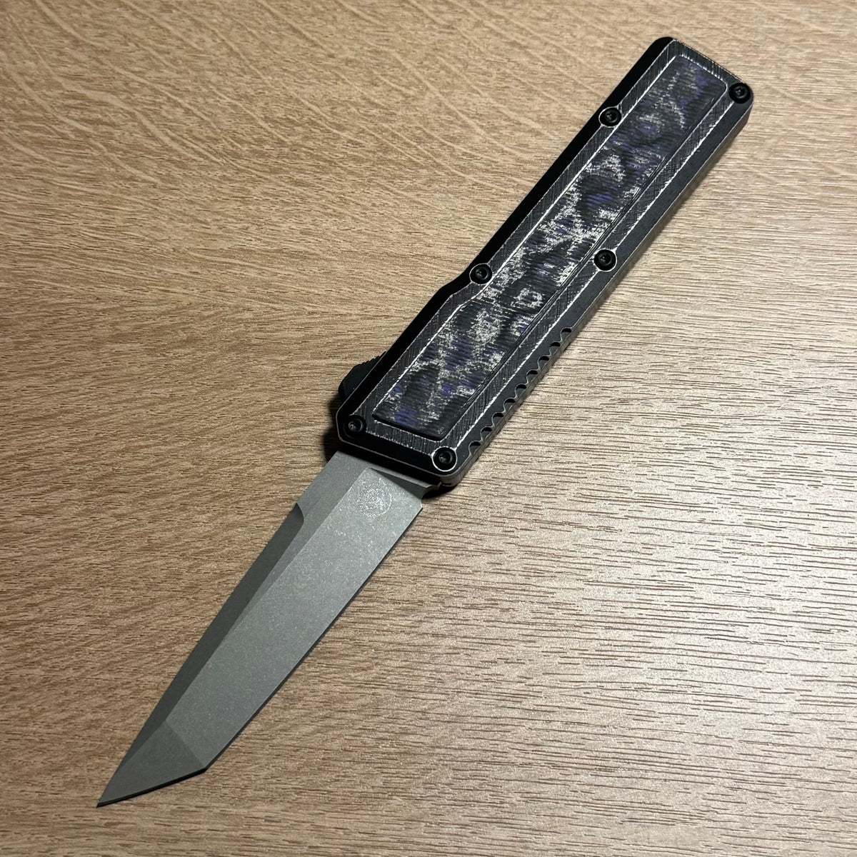 Chaves Dissident Tanto - Black Crosshatch Aluminum w/ Purple Flow Camo Carbon Inlay & Purple Ano Clip - Stonewash M390