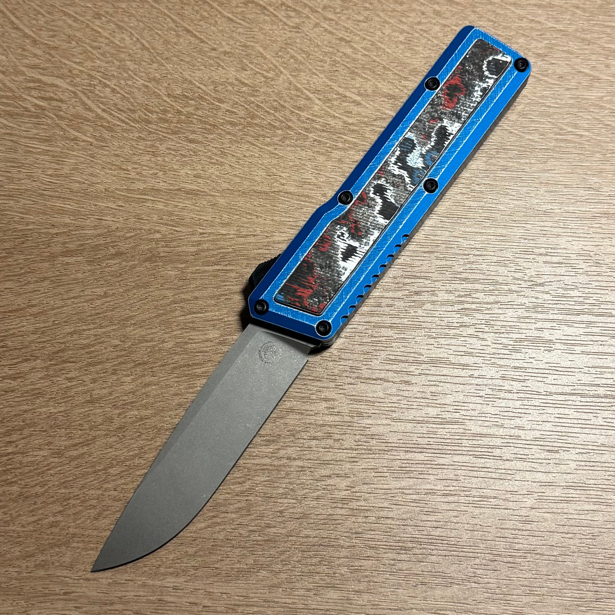 Chaves Dissident Drop Point - Blue Crosshatch Aluminum w/ Nebula Fat Carbon Inlay - Stonewash M390