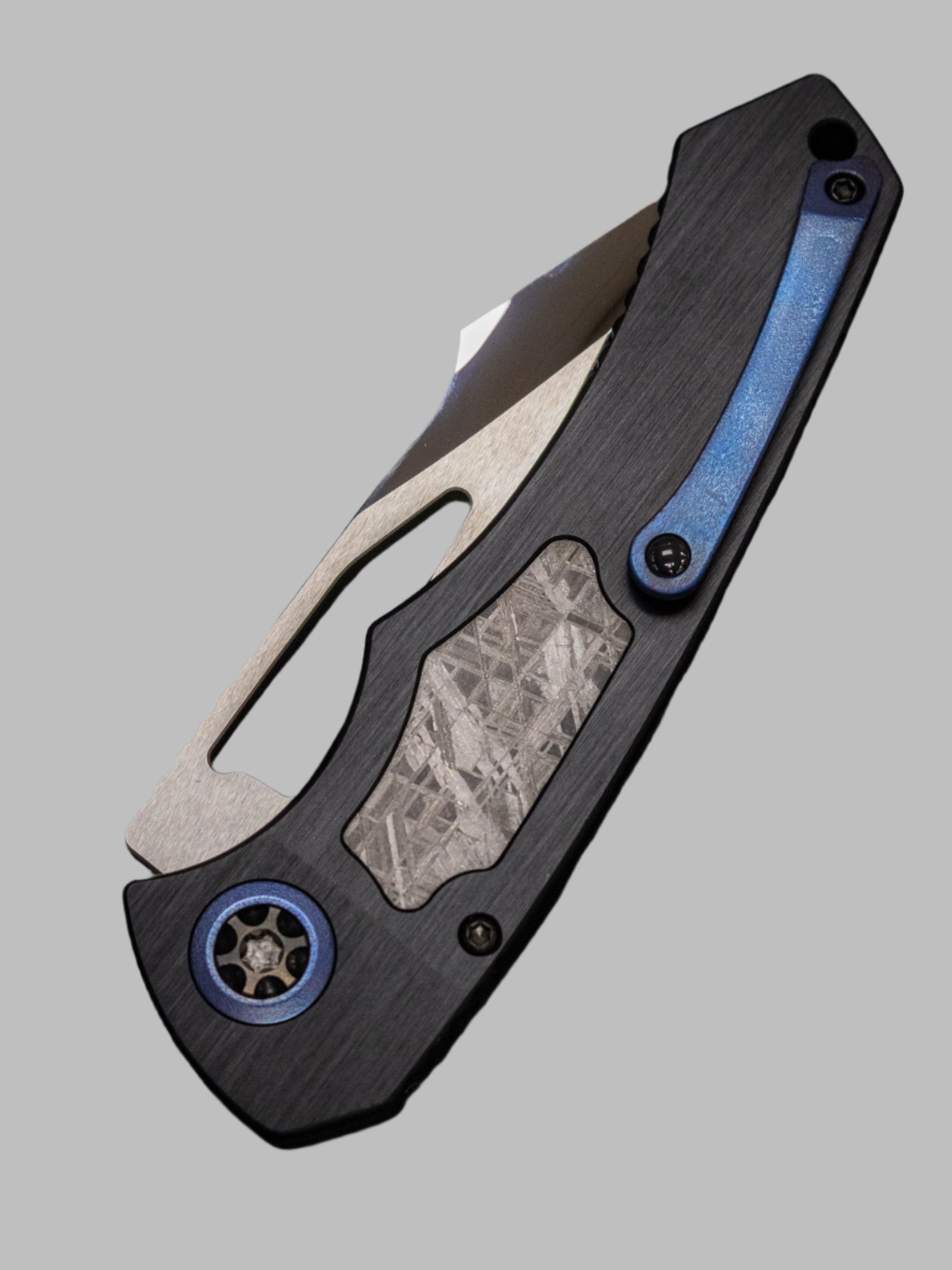 Heretic Knives Custom Pariah Manual S/E Black Aluminum Handle w/ Meteorite & Gold Inlays Mirror Polish Blade Abalone Button