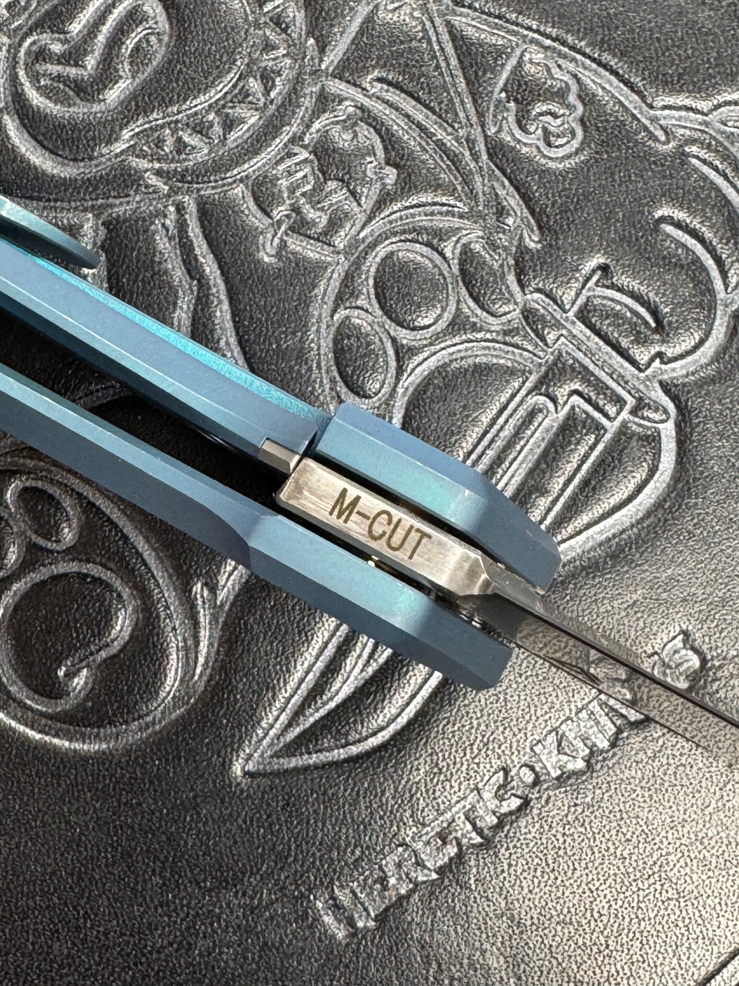 VANGUARD BREAKER POCKET KNIFE BLUE STONEWASHED TITANIUM HANDLE MAGNACUT BLADE