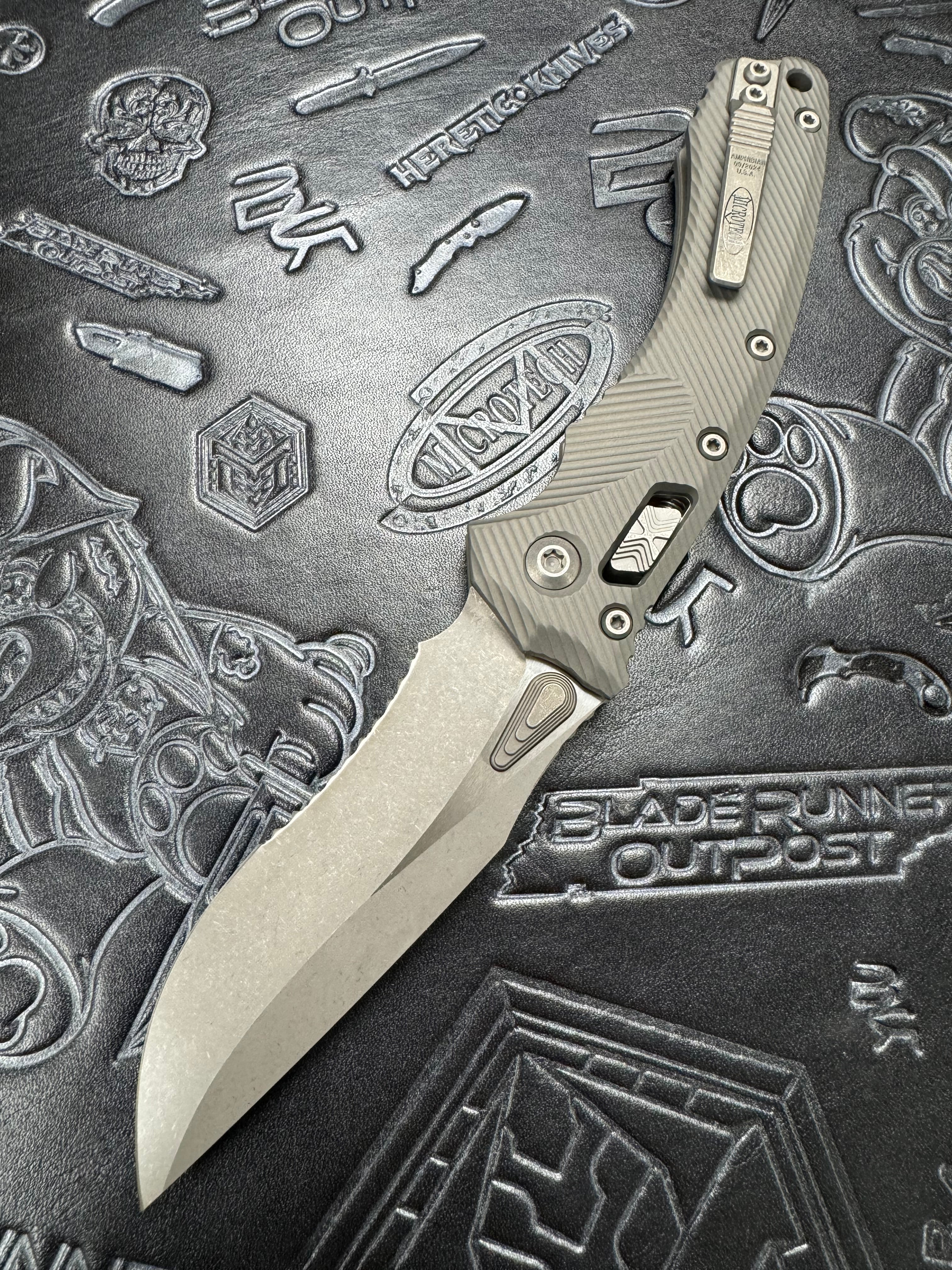Microtech Amphibian RAM LOK Apocalyptic Natural Clear Fluted Aluminum & Partial Serrated M390MK 137RL-11 APFLNC