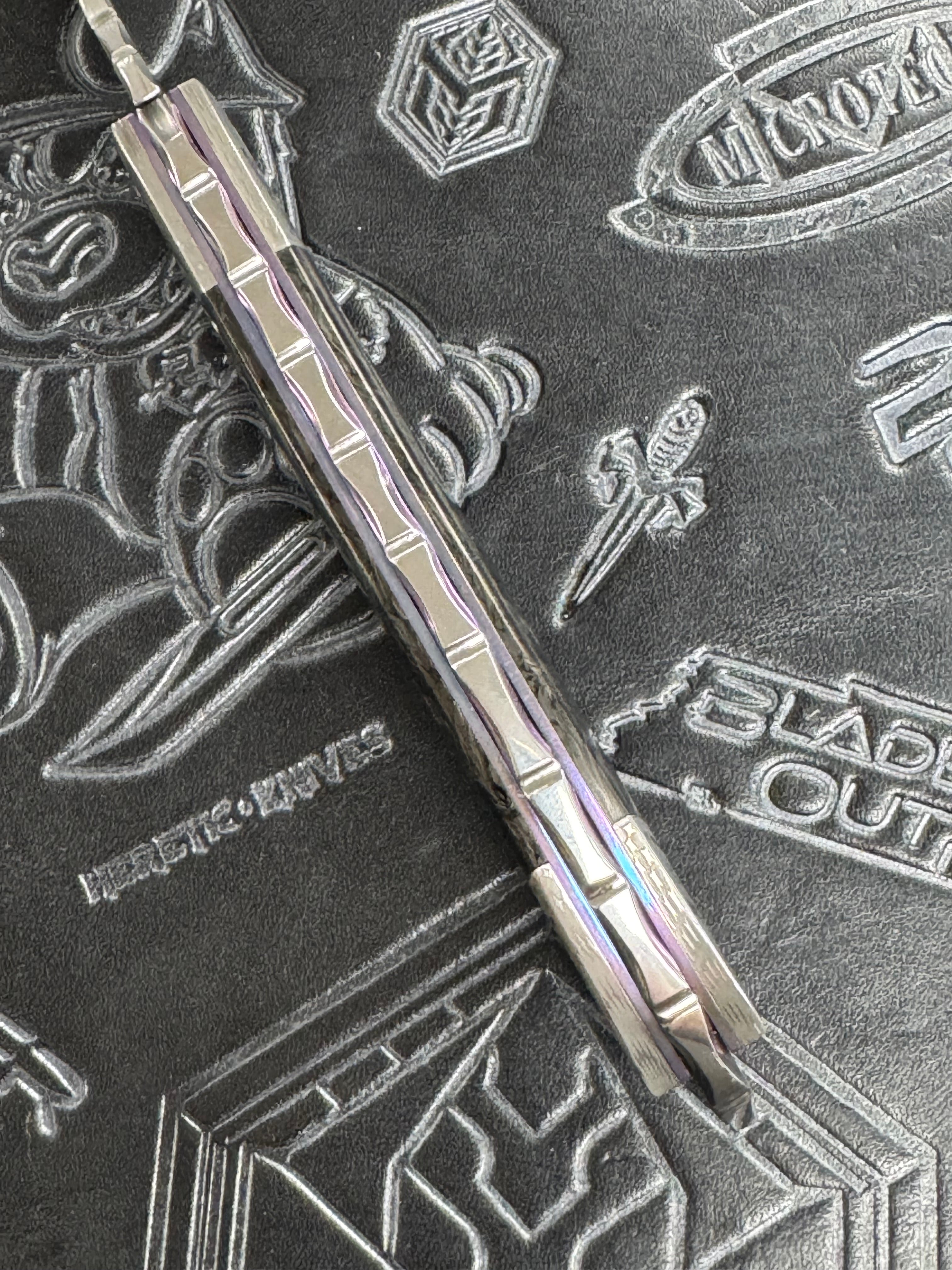 Pre Owned Valloton Crescent Razor Vegas Forge Barbwire Damascus Dark Matter CF D/A