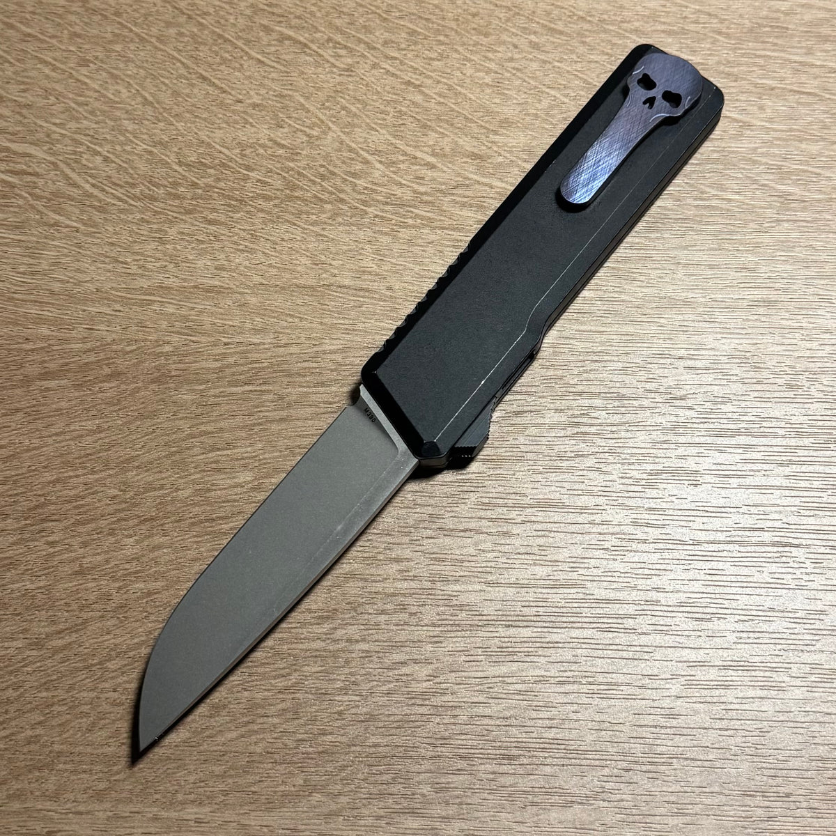 Chaves Dissident Drop Point - Black Battleworn Aluminum w/ Purple Flow Camo Carbon Inlay & Crosshatch Clip - Stonewash M390