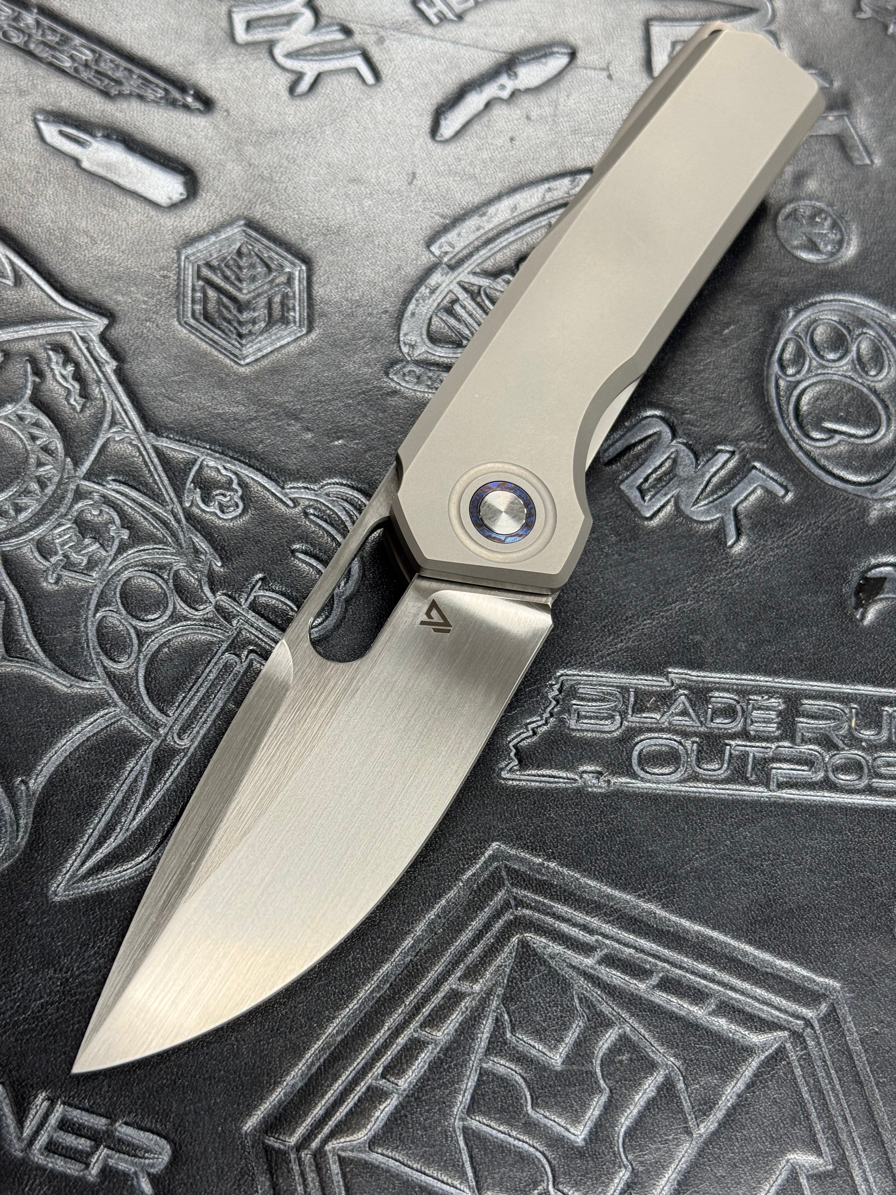 VANGUARD BREAKER POCKET KNIFE GRAY SANDBLASTED TITANIUM HANDLE MAGNACUT BLADE