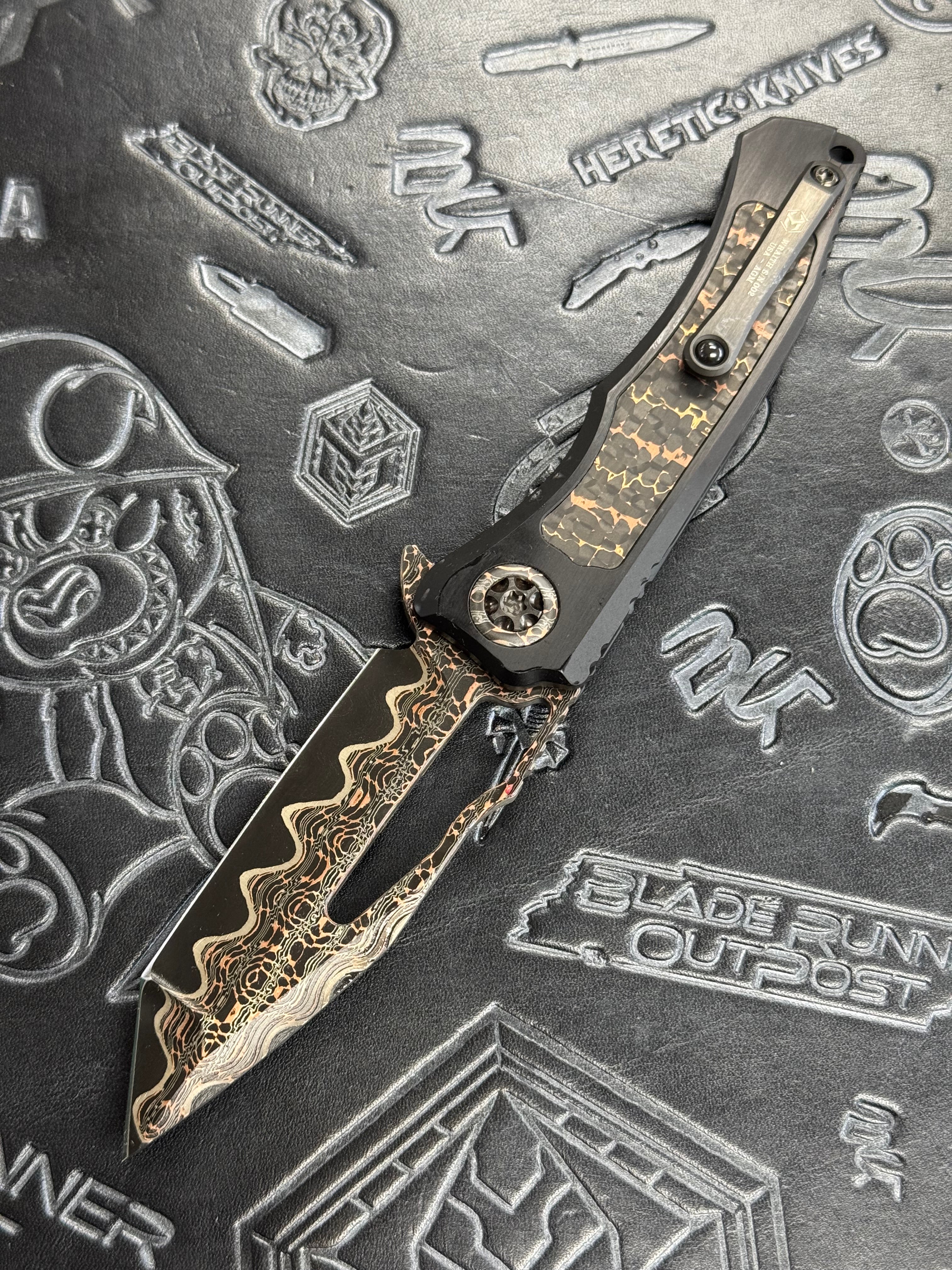 Heretic Knives Custom Wraith V4 Manual w/ Snakeskin Carbon Fiber Inlays & Hand Ground Vegas Forge Damascus Tanto