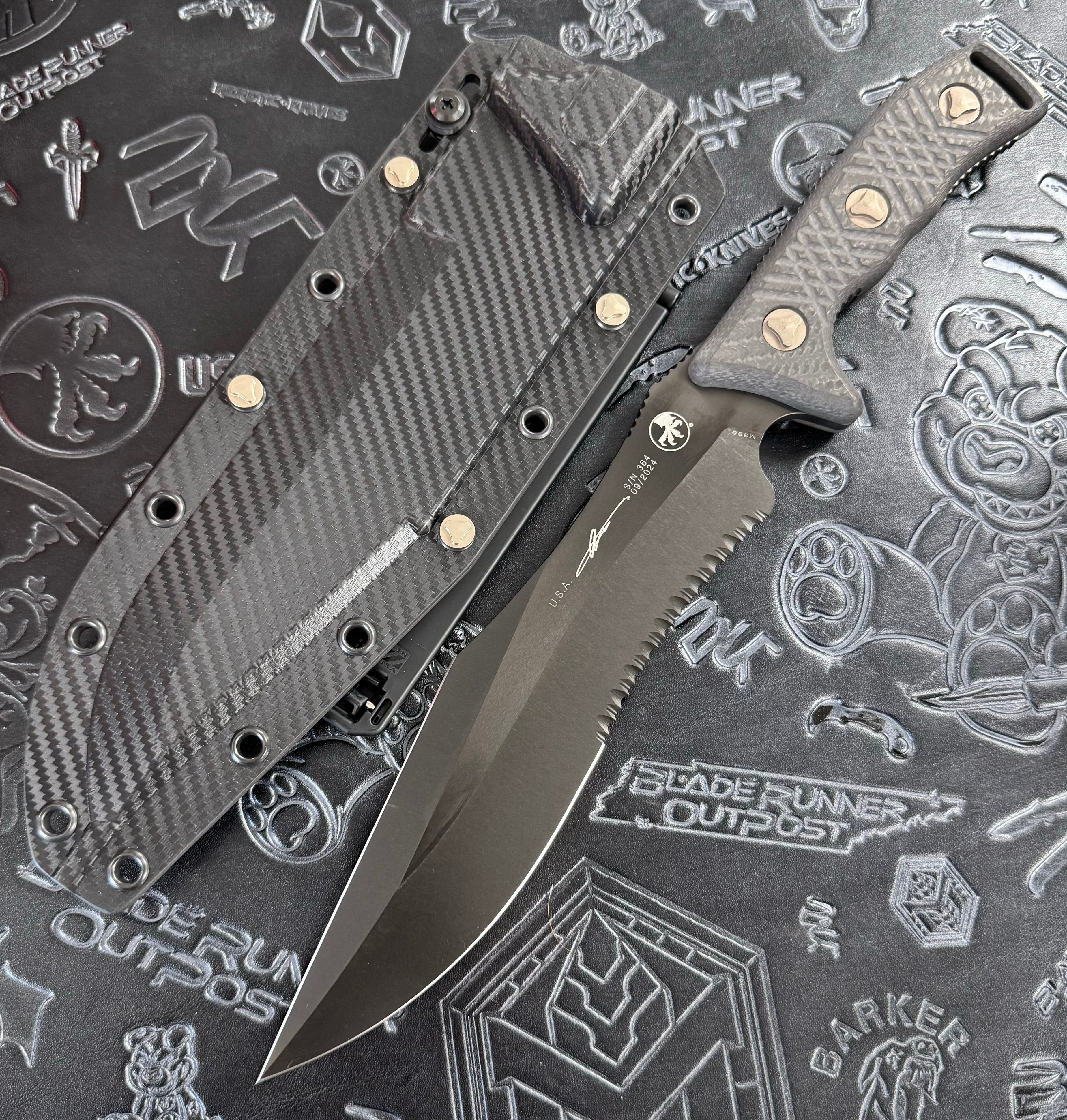 Microtech Arbiter DLC Stonewash Partial Serrated & Carbon Fiber 104-2 DLCCFS