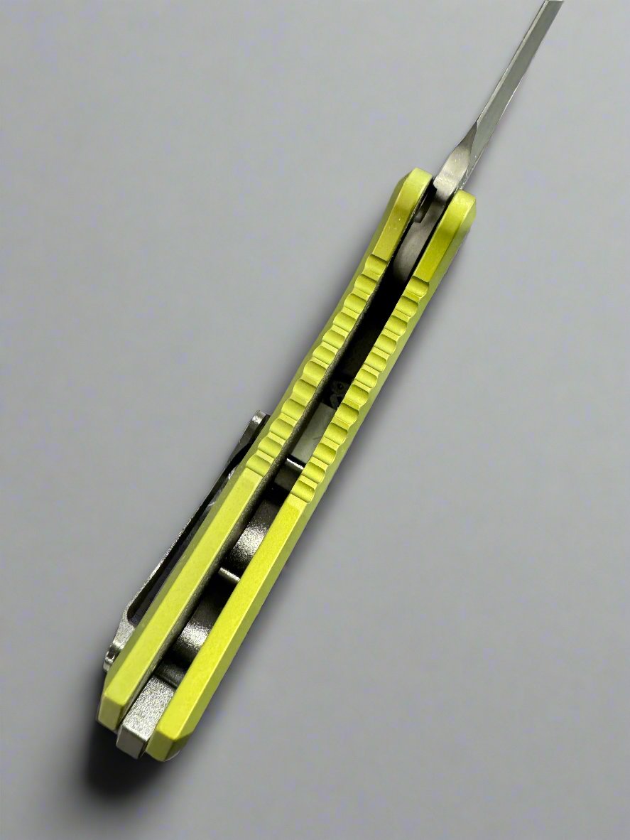 Pre Owned Heretic Knives Medusa AUTO Folding Knife 3.05" S35VN Black DLC Recurve Tanto Blade, Green Aluminum Handles - H012-6A-GRN