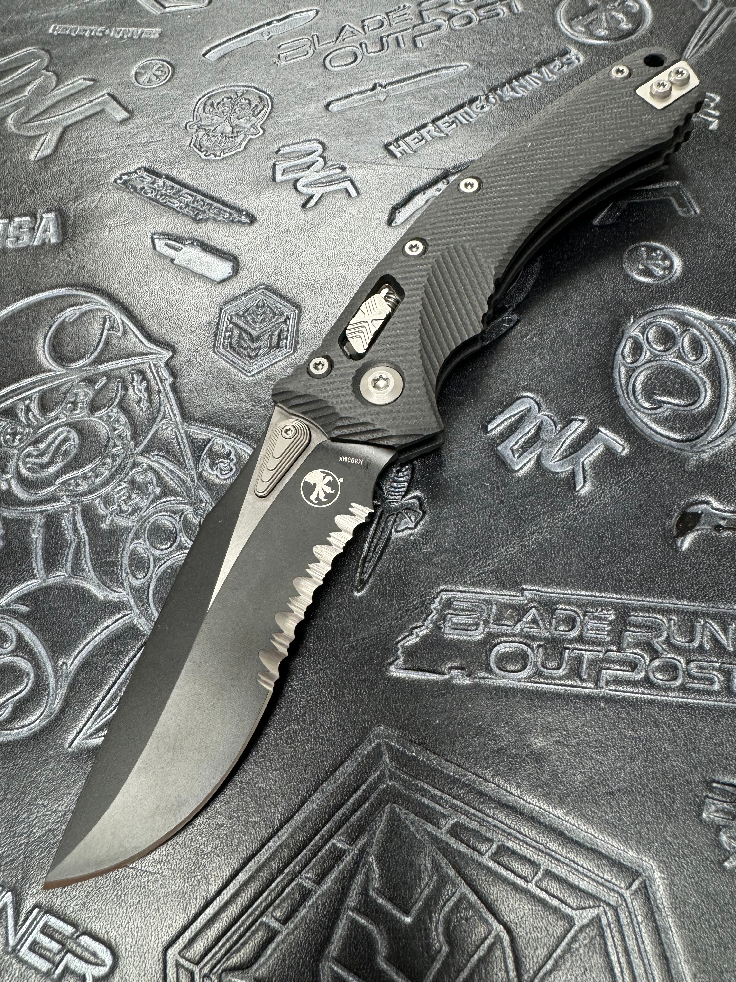 Microtech Amphibian RAM LOK Black Fluted G-10 & Black Partial Serrated M390MK 137RL-2 FLGTBK