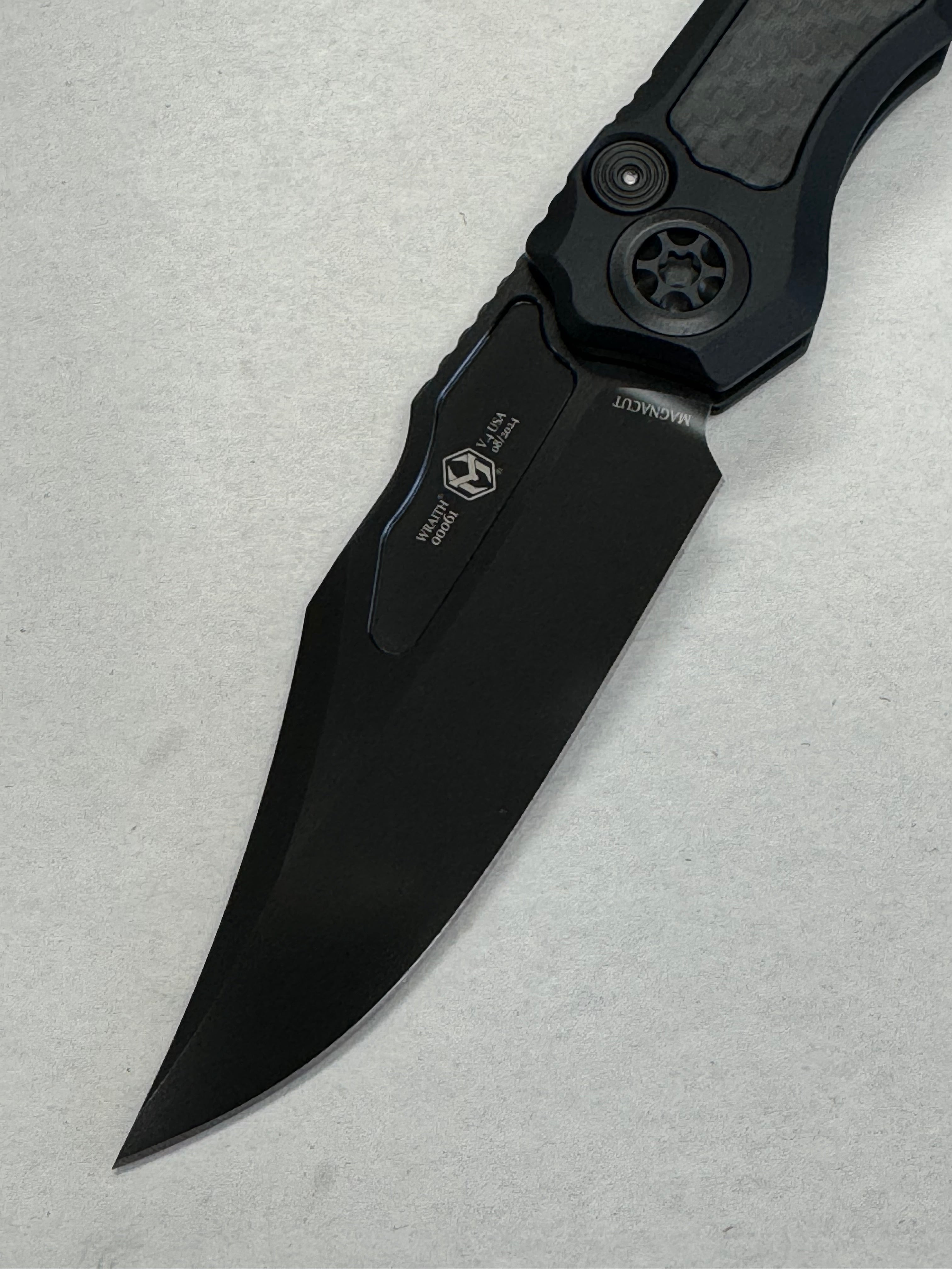 Heretic Knives Wraith Auto V4 w/ GITD Carbon Fiber Inlays & DLC Bowie MagnaCut Blade H002-6A-GLO/CF