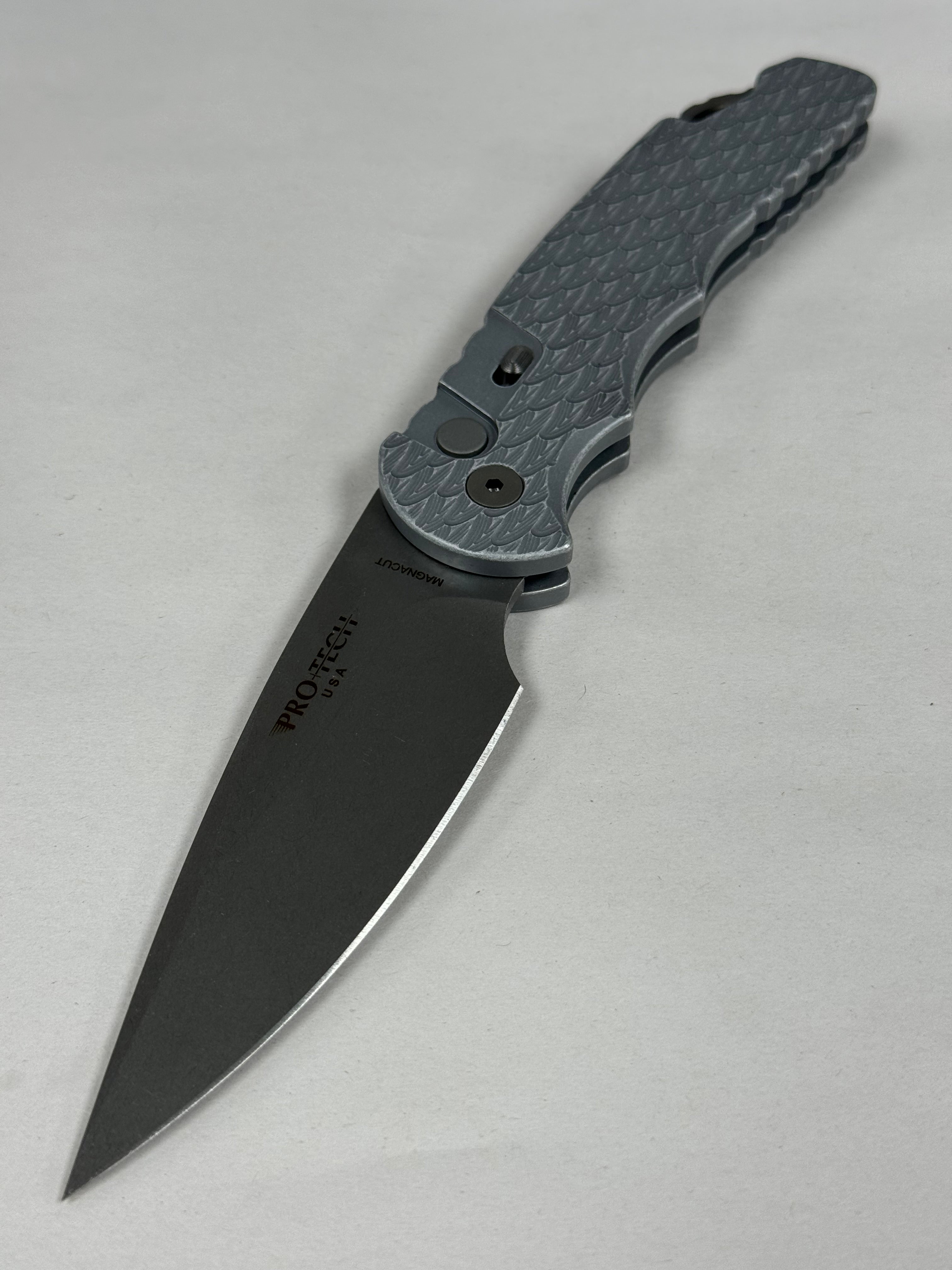 Pro-Tech Protech TR-4 Auto Battleworn Gray Feather Handle w/ Safety & Stonewash MagnaCut T4105-F BW Grey