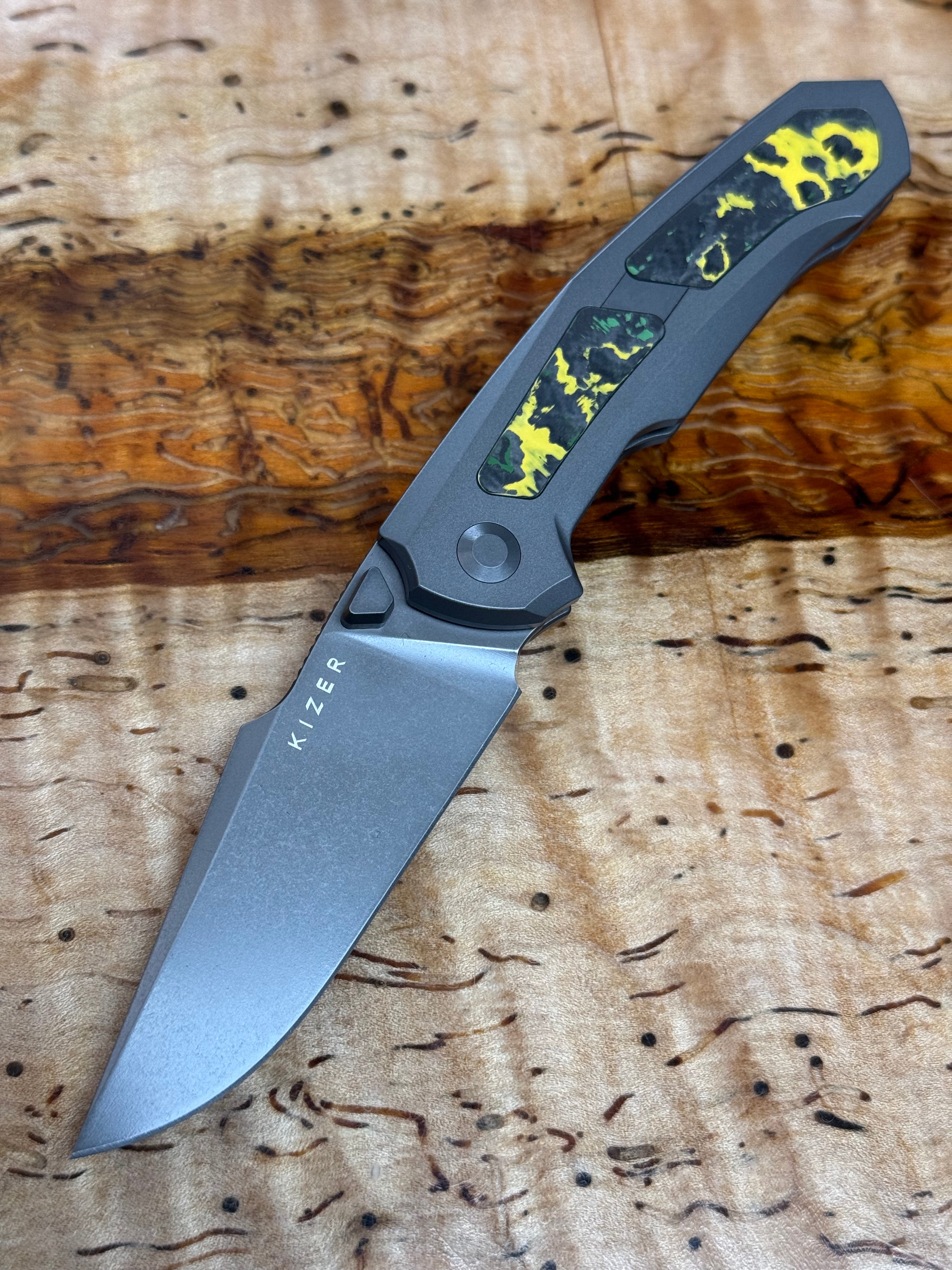 Kizer Feweed S90V TITANIUM+ FAT CARBON（TOXIC STORM）| KI3694A2