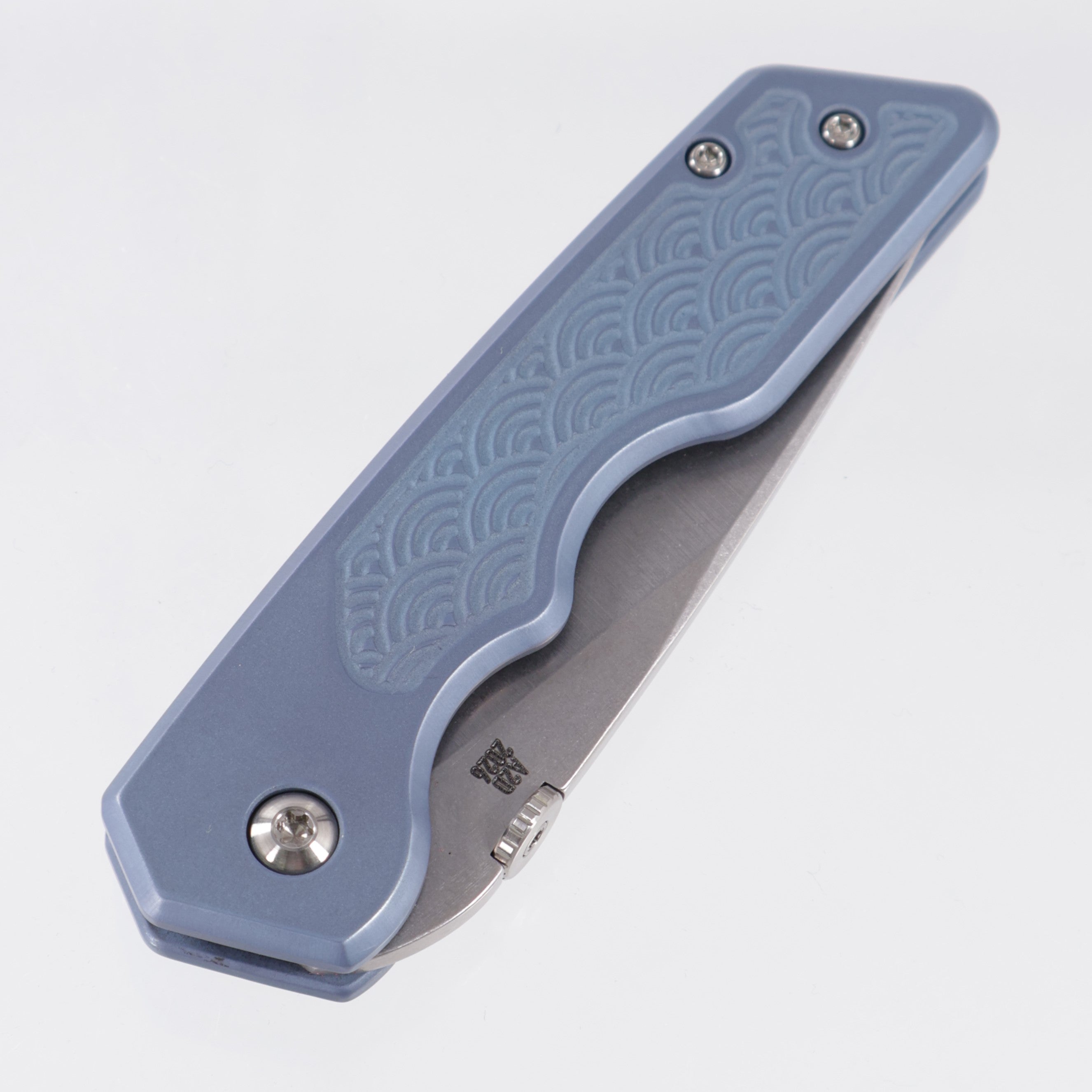 Attn2Detail Mercantile Mk.3 Medium Gen4 Hissatsu Rising Grind - Blue Anodized Titanium w/ Seigaiha Faux Inlay Milling - Stonewash Satin Magnacut