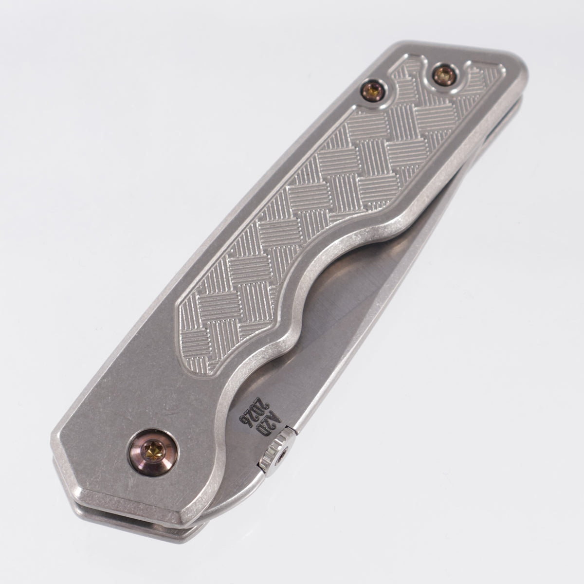 Attn2Detail Mercantile Mk.3 Medium Gen4 Drop Point Rising Grind - Bright Stonewash Titanium w/ Basketweave Faux Inlay Milling & Bronze Ano Hardware- Stonewash Satin Magnacut