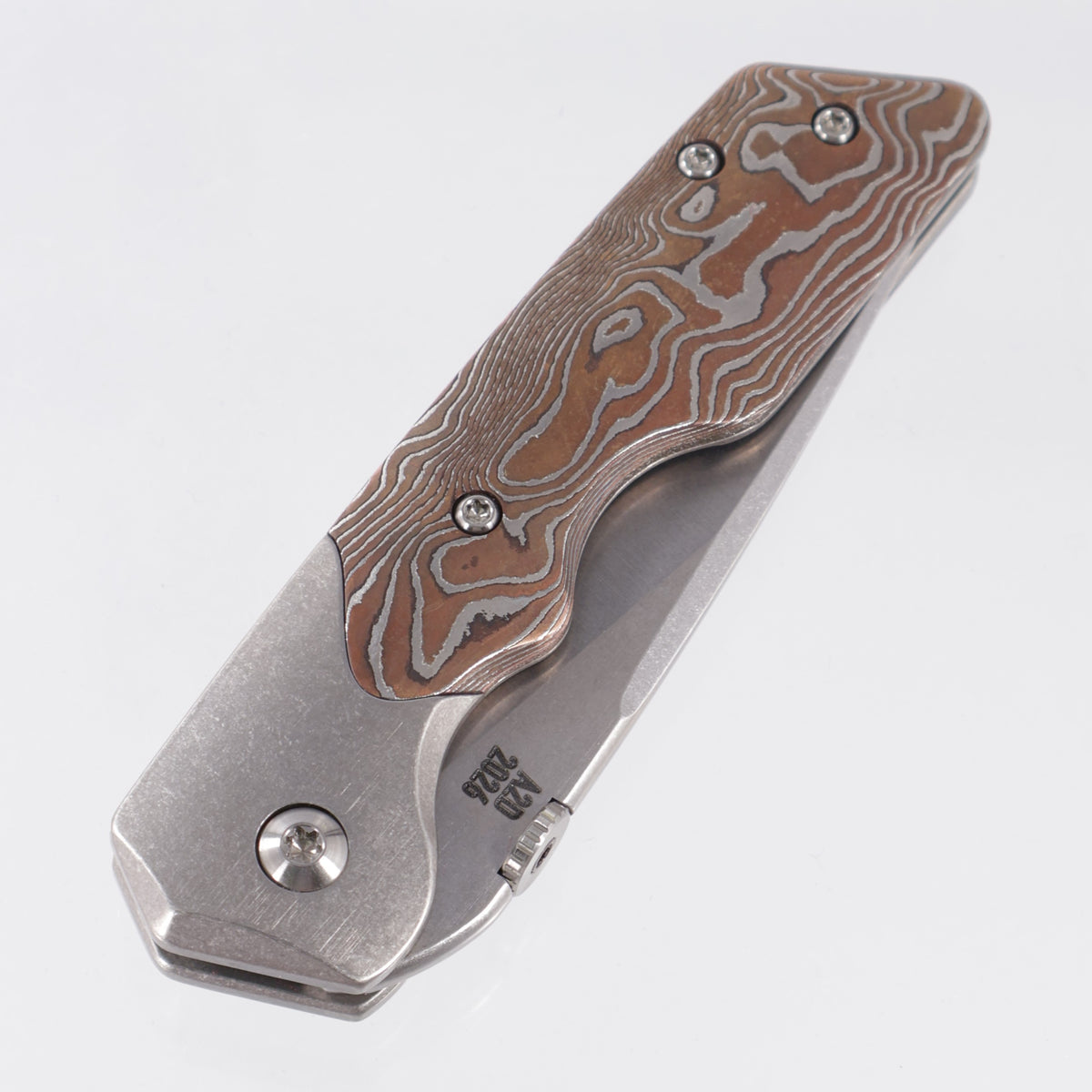 Attn2Detail Mercantile Mk.3 Medium Bolster Lock Gen4 Drop Point Rising Grind - Bright Stonewash Titanium w/ Zirc & Copper Damascus Scales - Stonewash Satin Magnacut