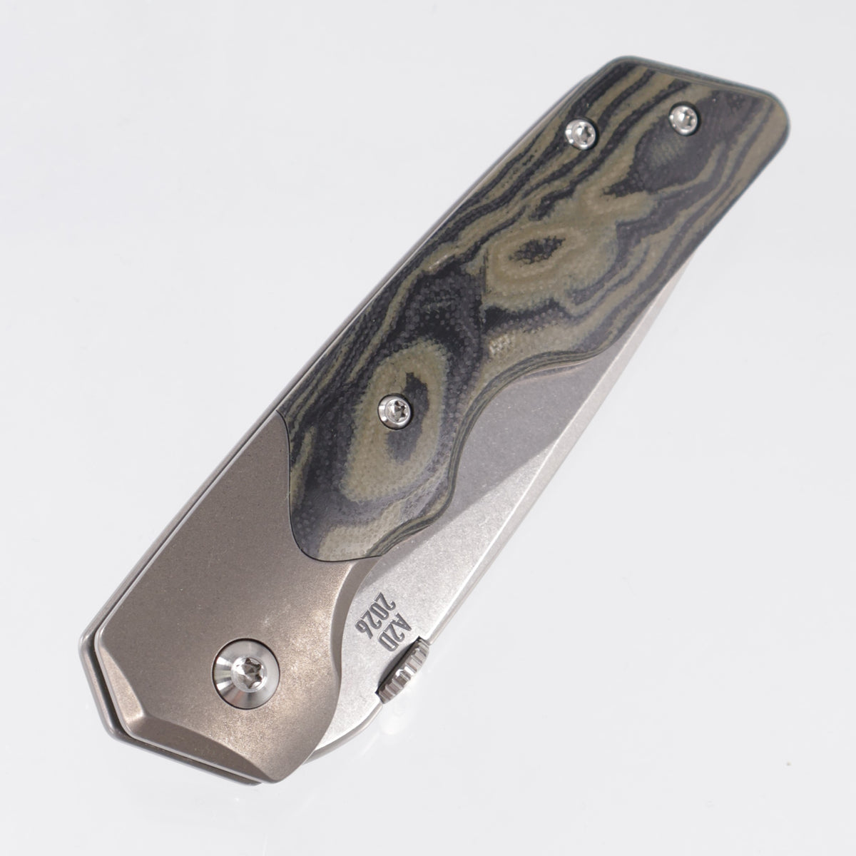 Attn2Detail Mercantile Mk.3 Medium Bolster Lock Gen4 Hissatsu Rising Grind - Bronze Ano Titanium w/ OD Green & Black G10 Burl Scales - Stonewash Satin Magnacut - A2D